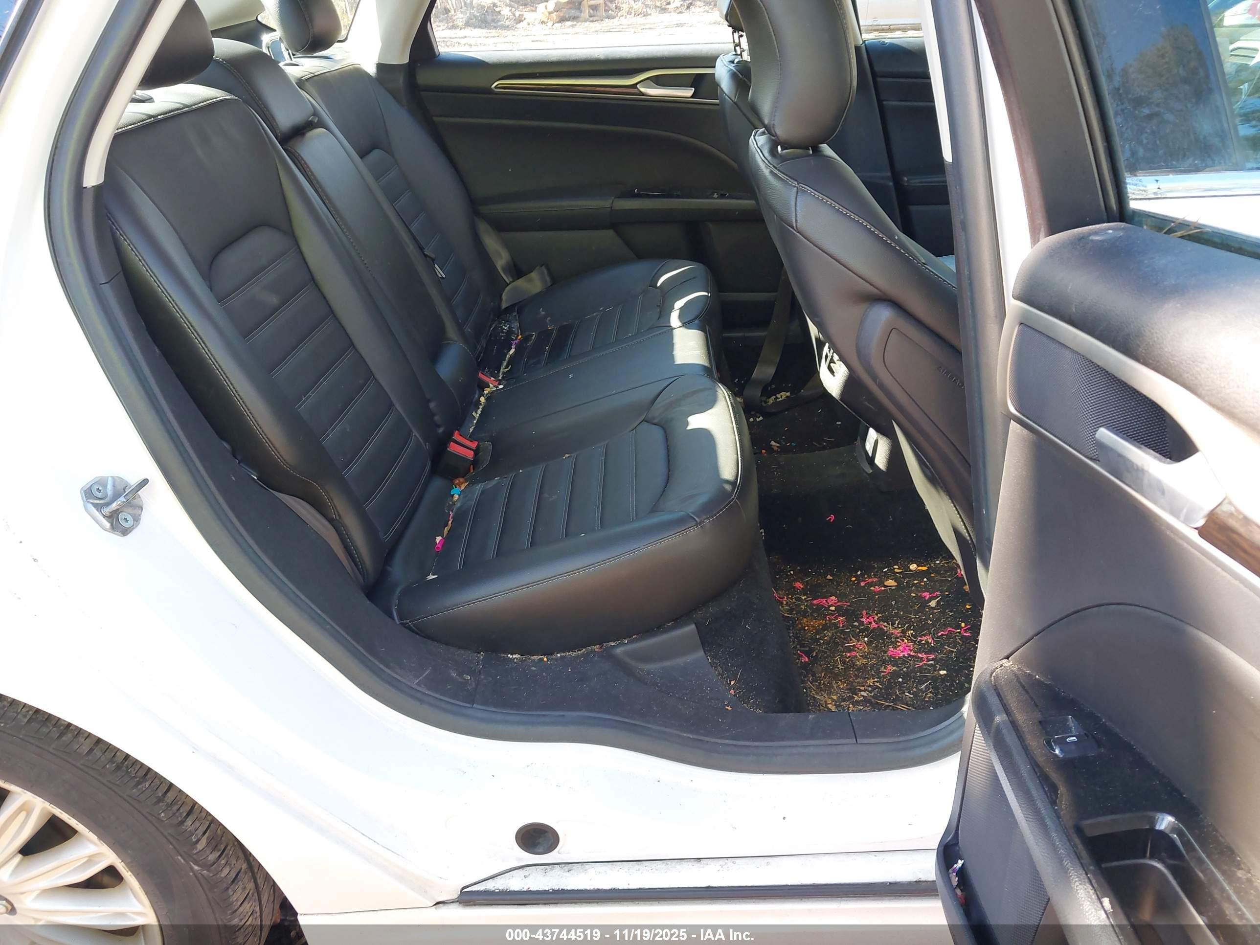 FORD FUSION image 8