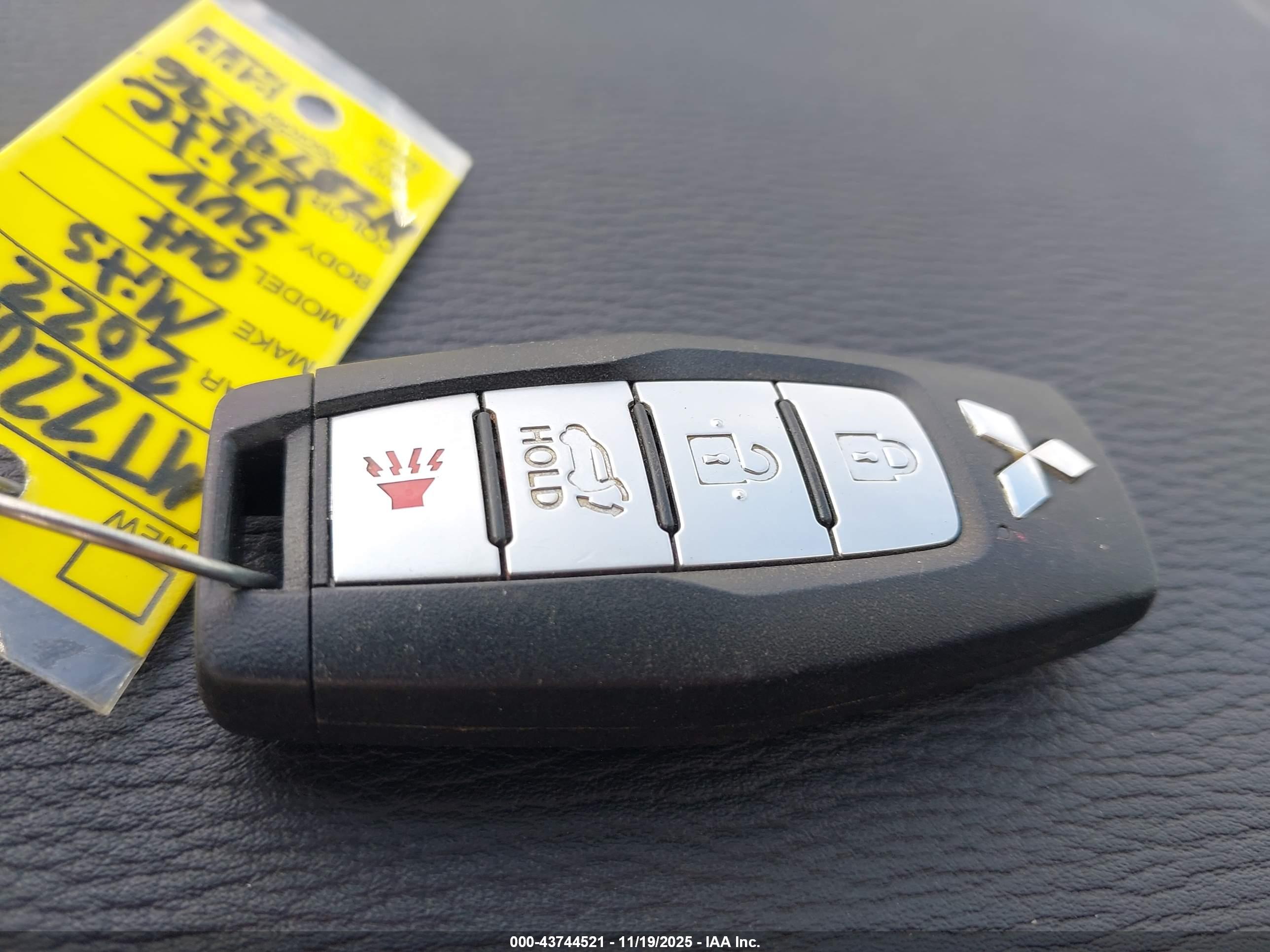 MITSUBISHI OUTLANDER image 11