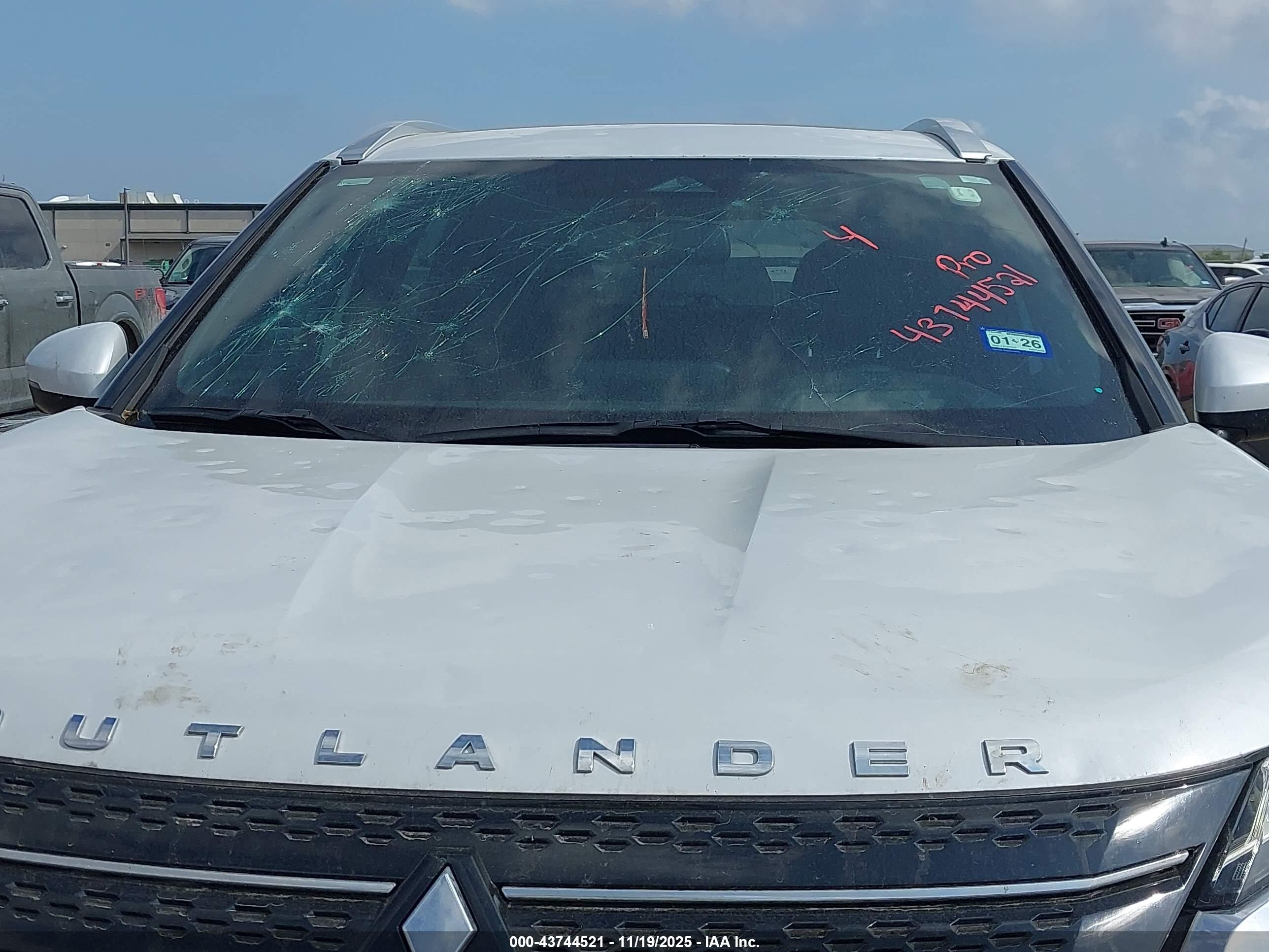 MITSUBISHI OUTLANDER image 6