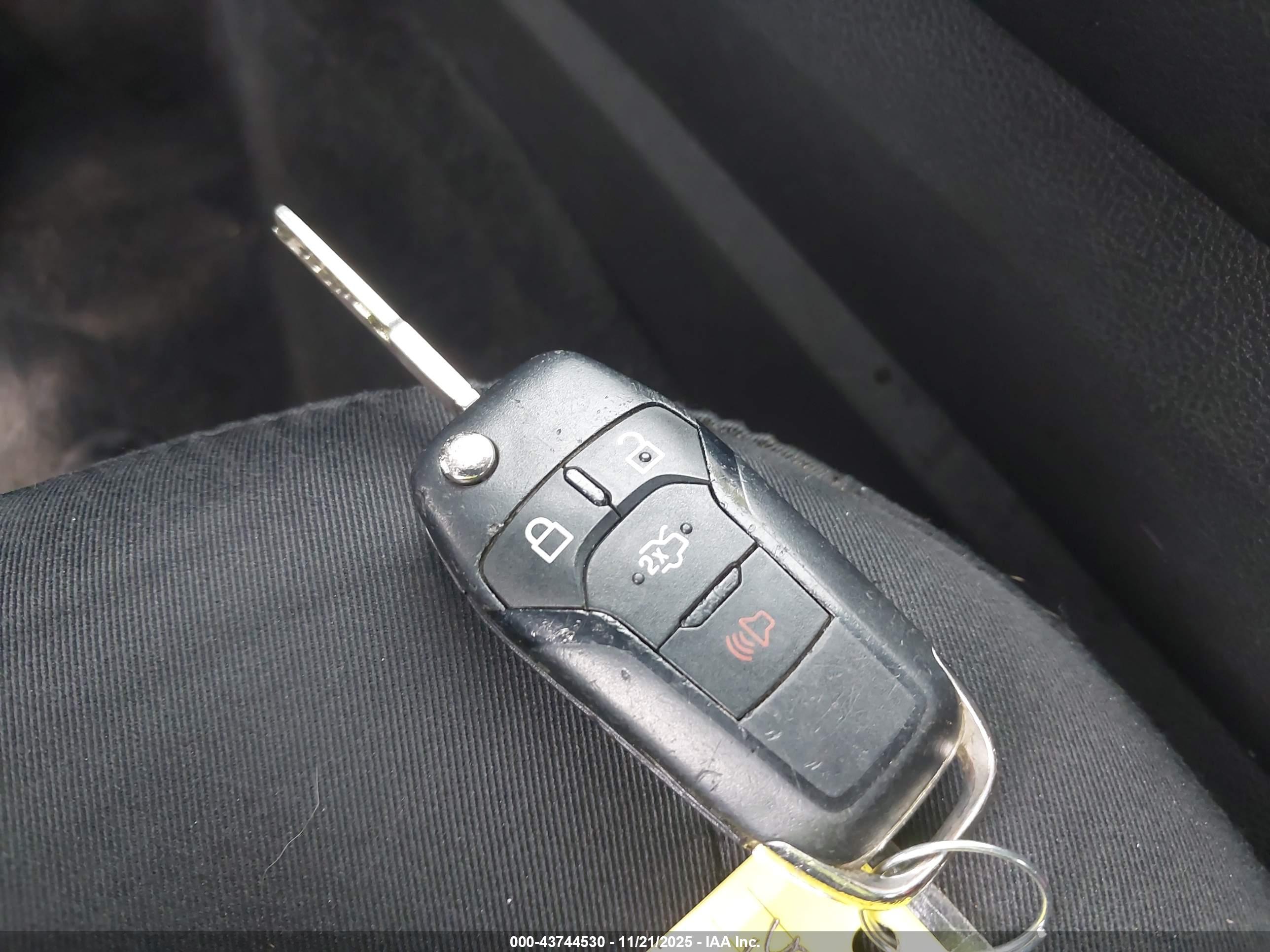 FORD FUSION image 11