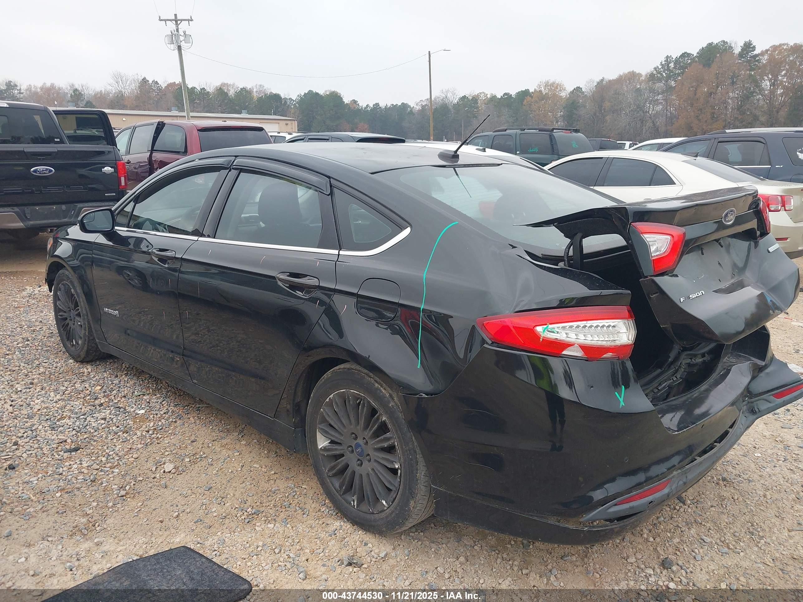 FORD FUSION image 3