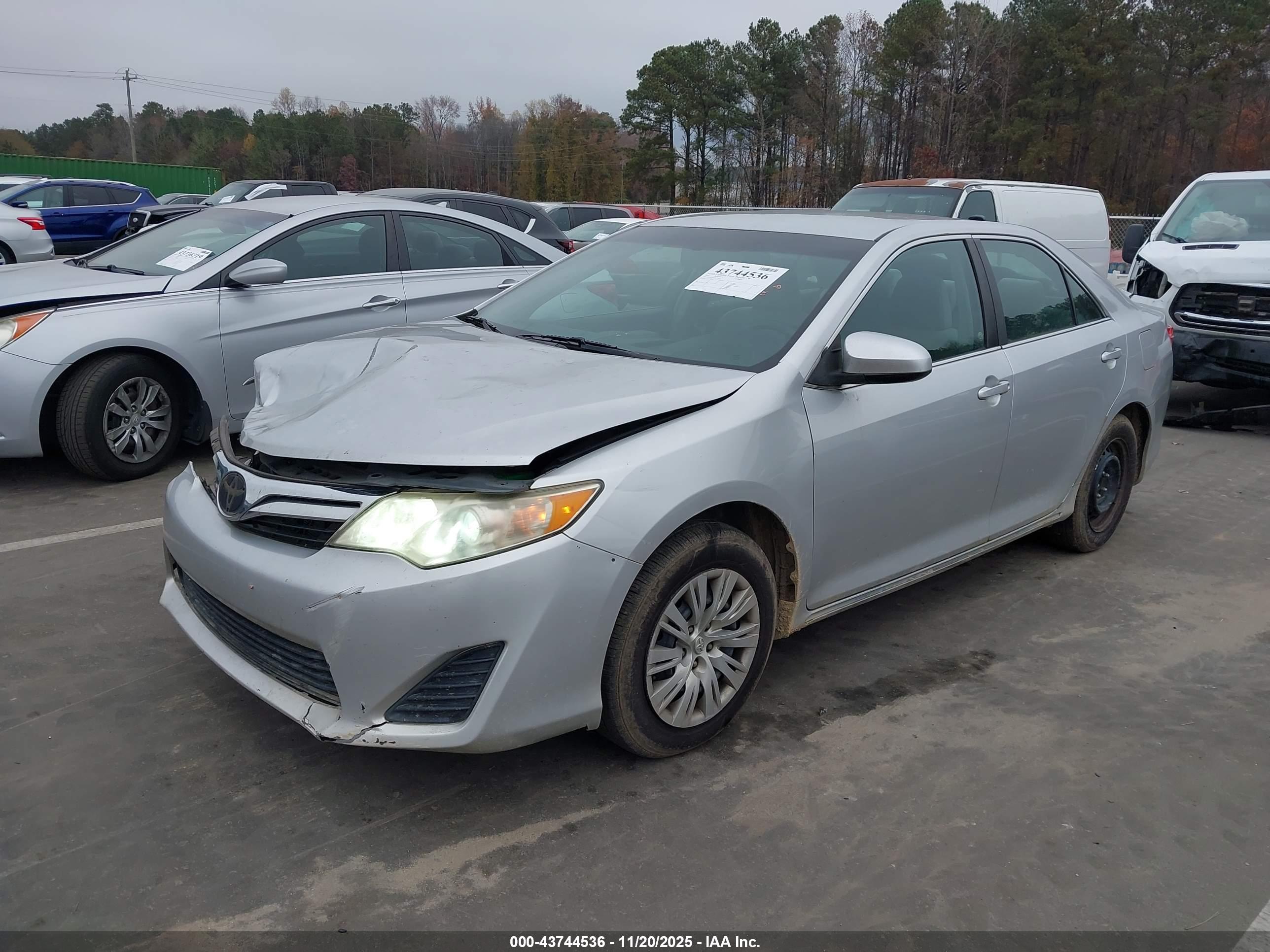 TOYOTA CAMRY image 2