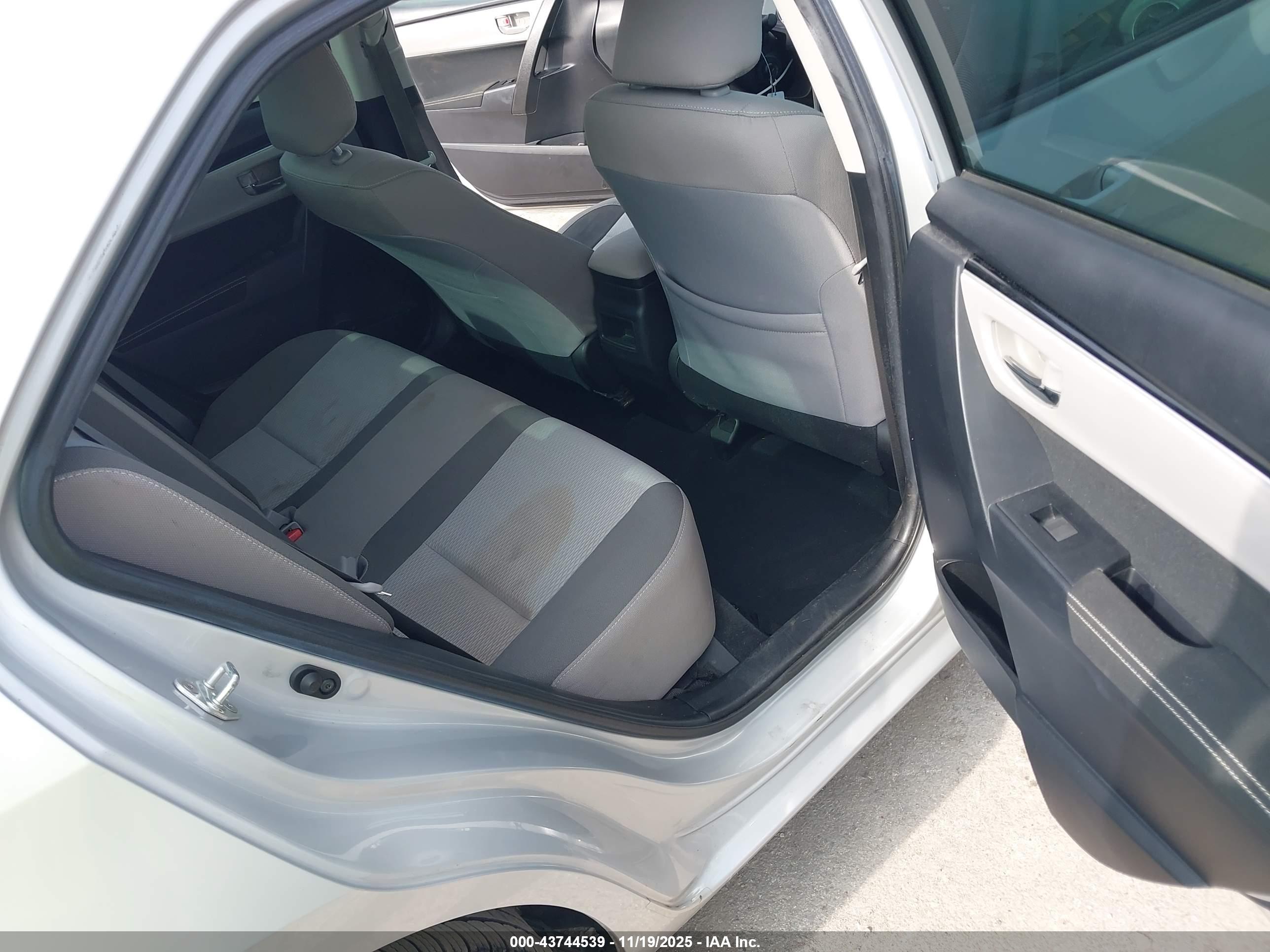 TOYOTA COROLLA image 8