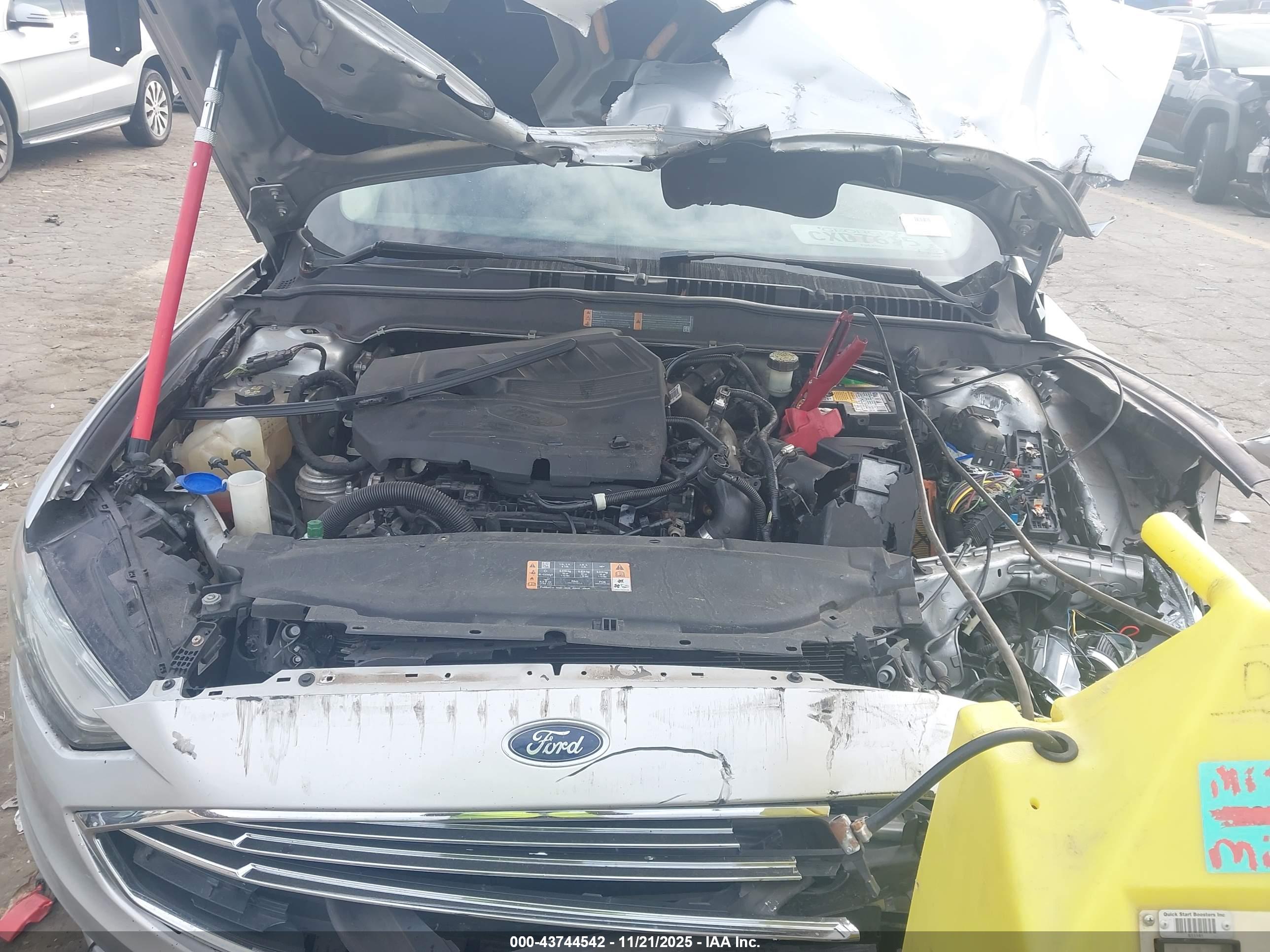 FORD FUSION image 10