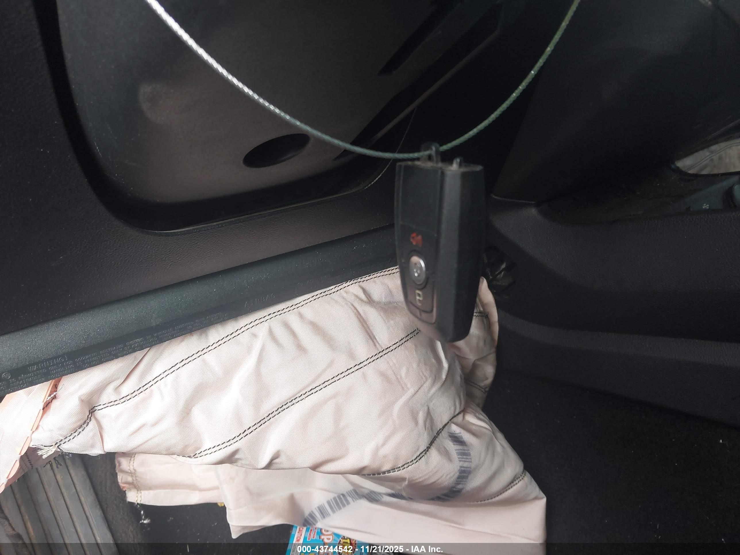 FORD FUSION image 11