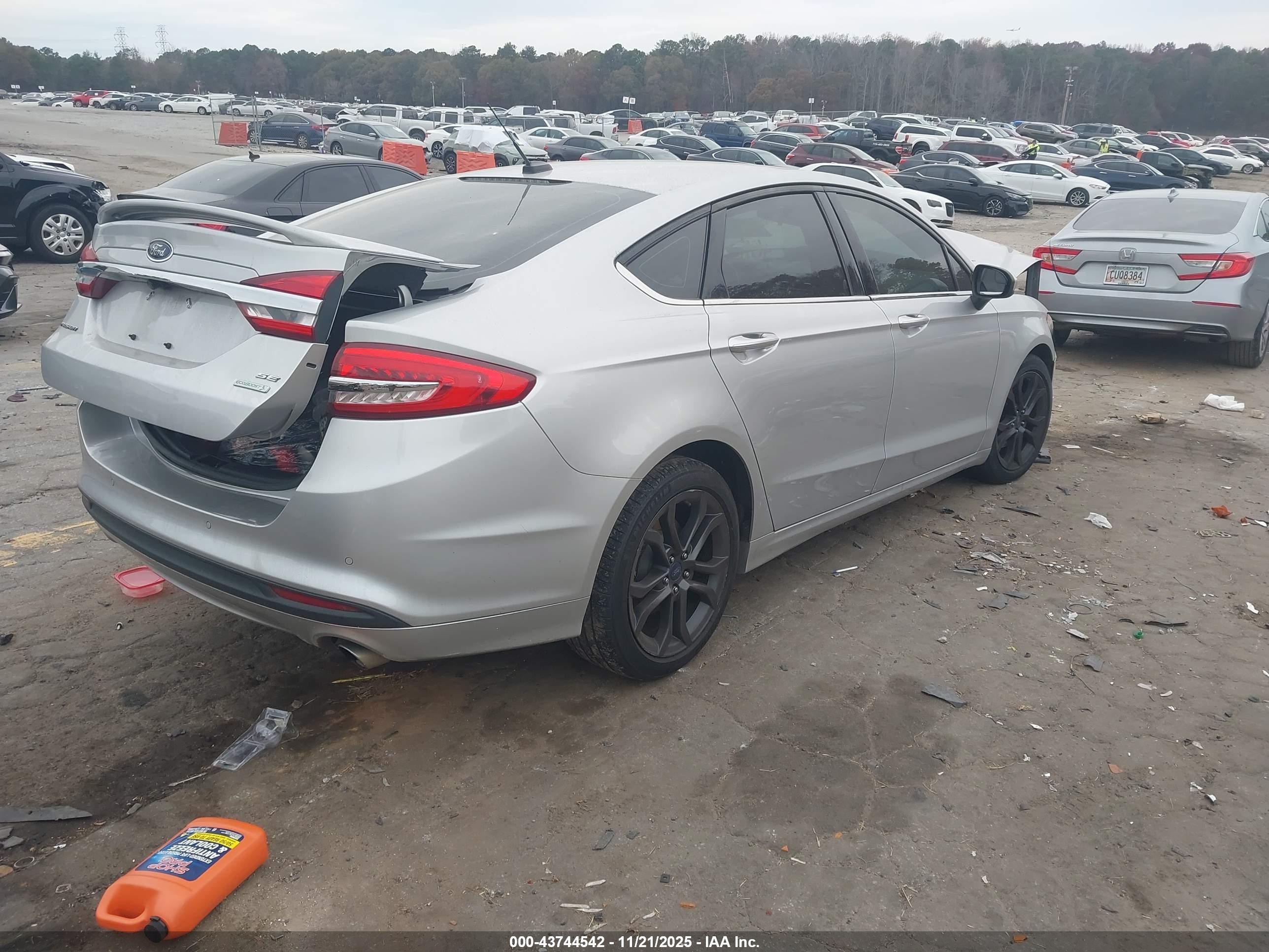 FORD FUSION image 4
