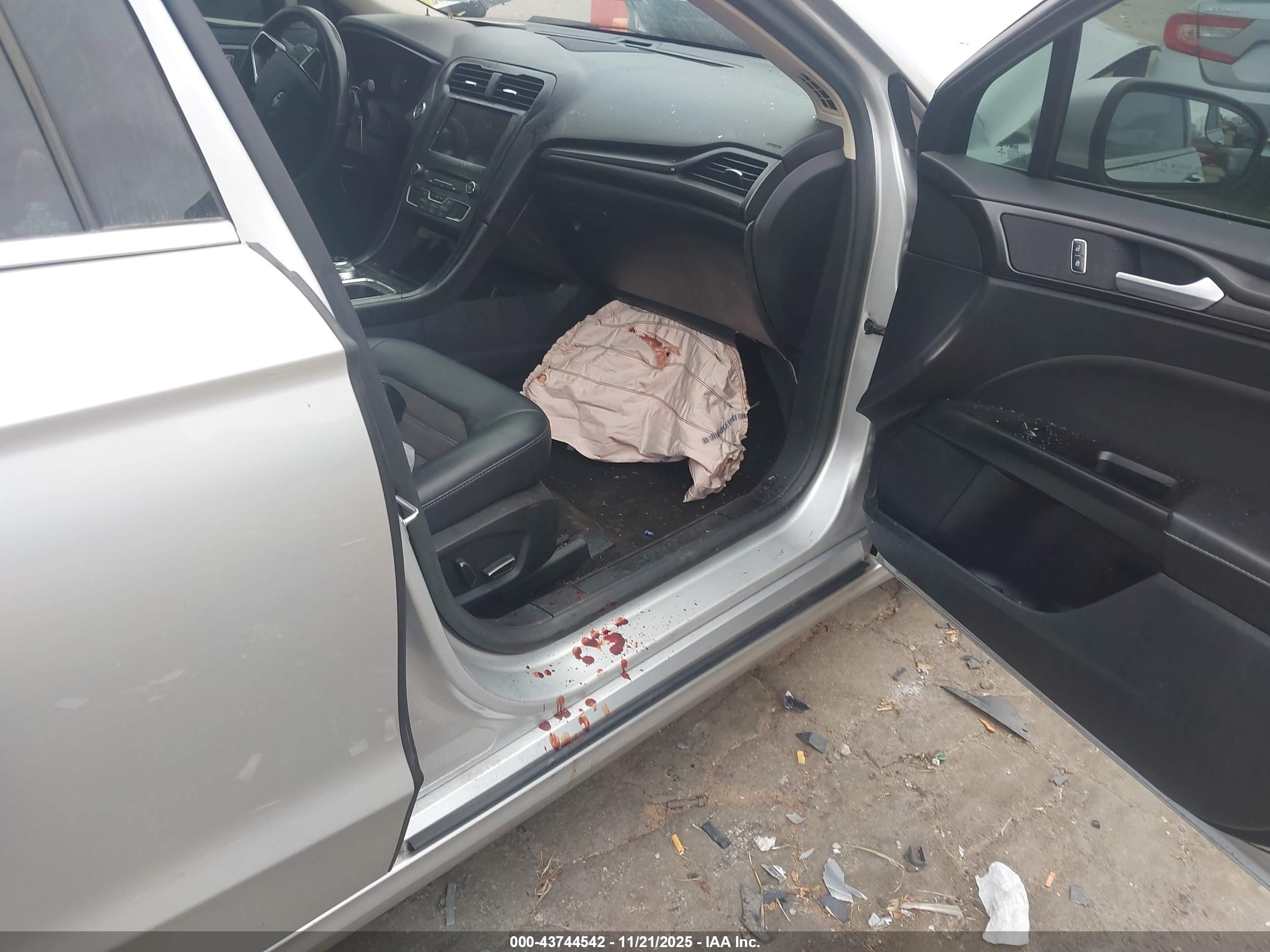 FORD FUSION image 5