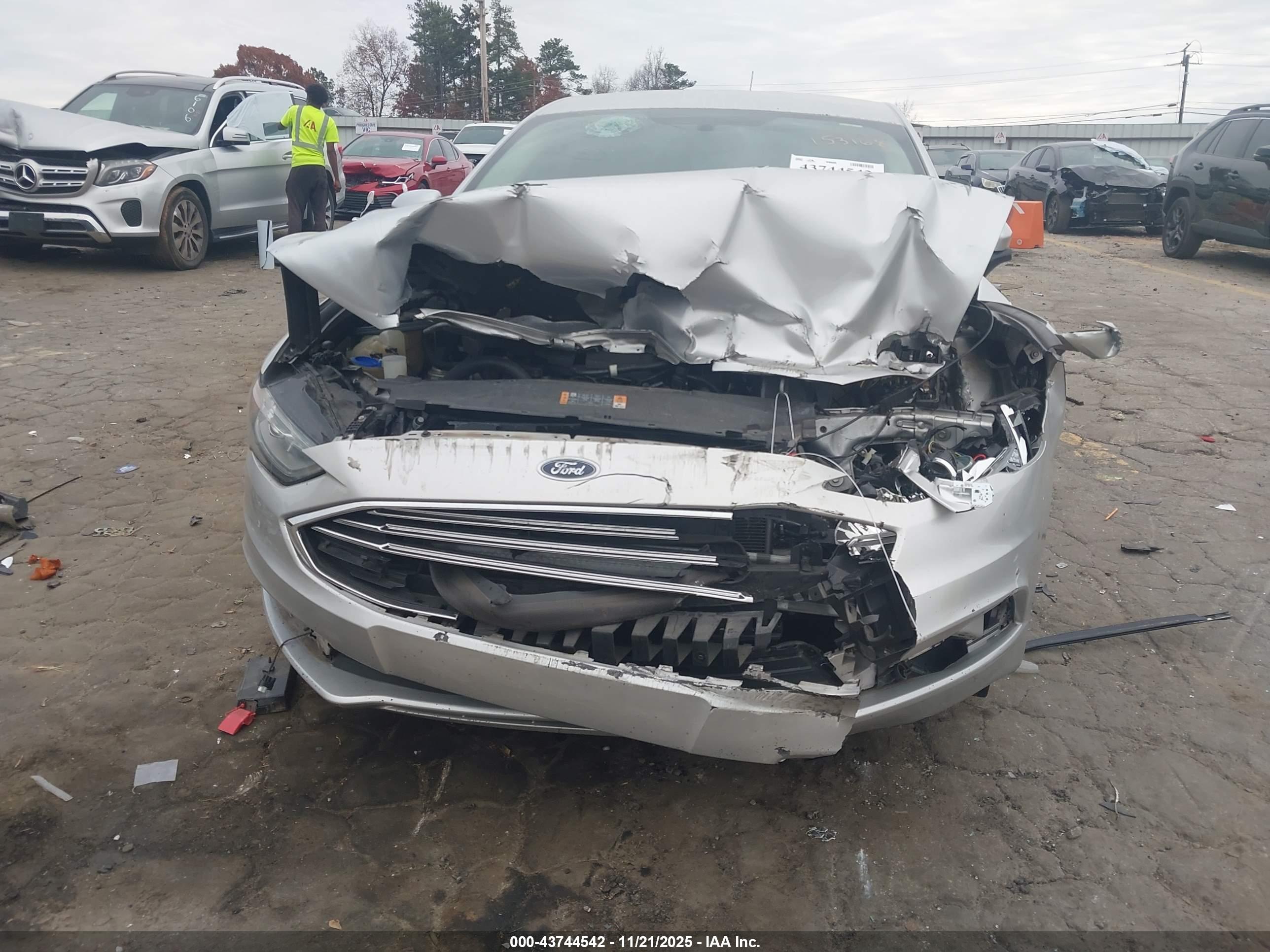 FORD FUSION image 6