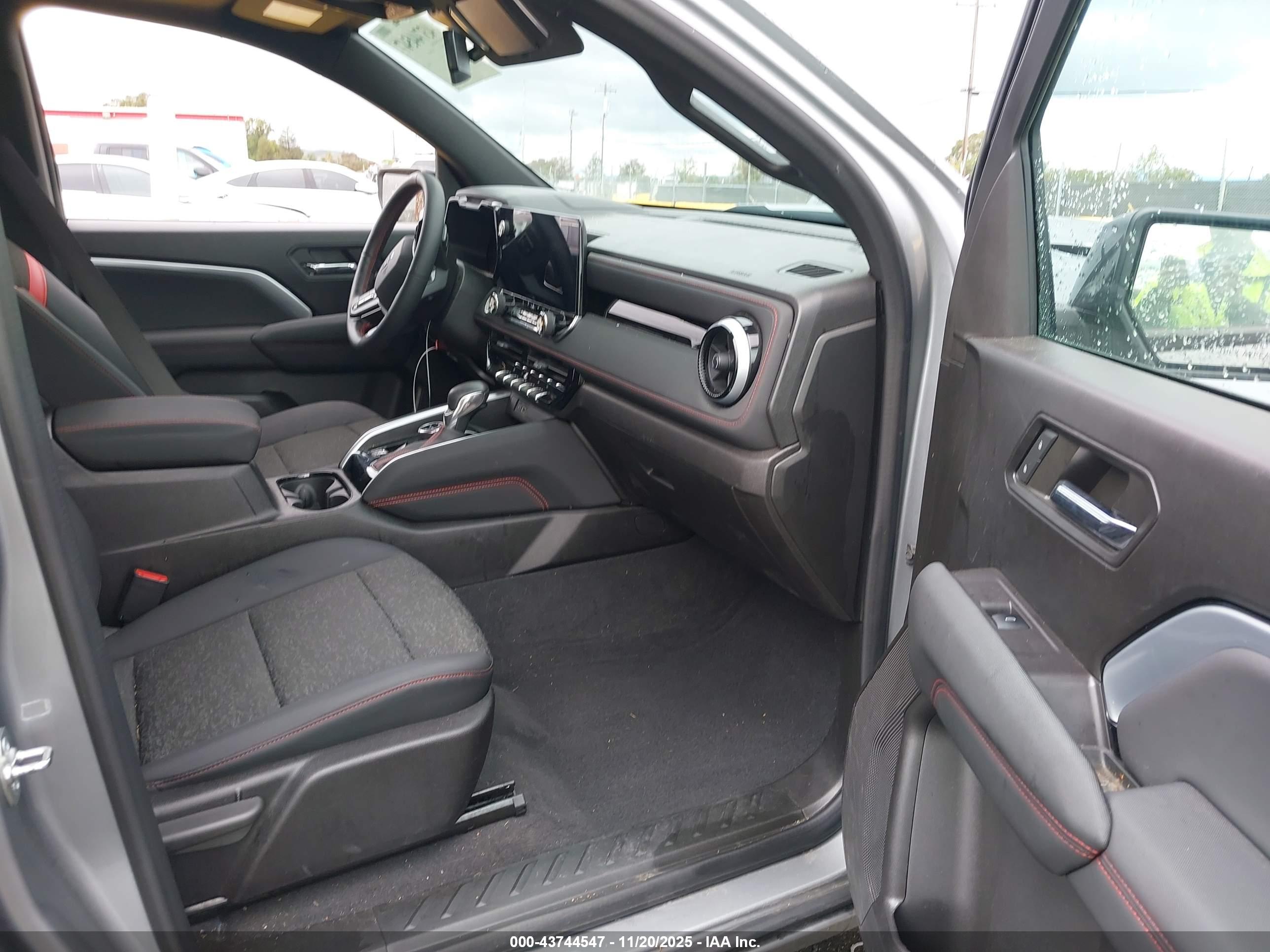 CHEVROLET COLORADO image 5