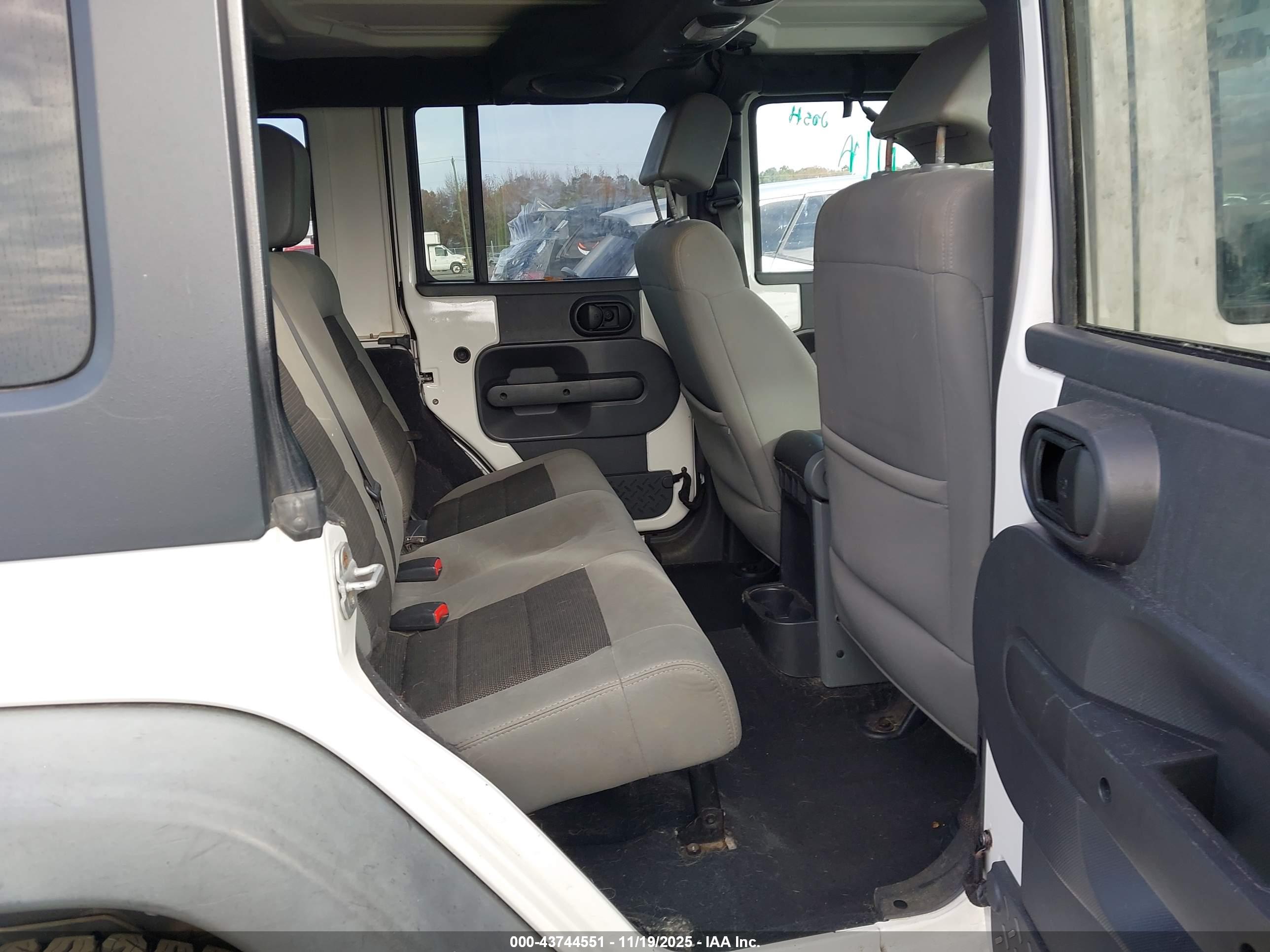 JEEP WRANGLER image 8