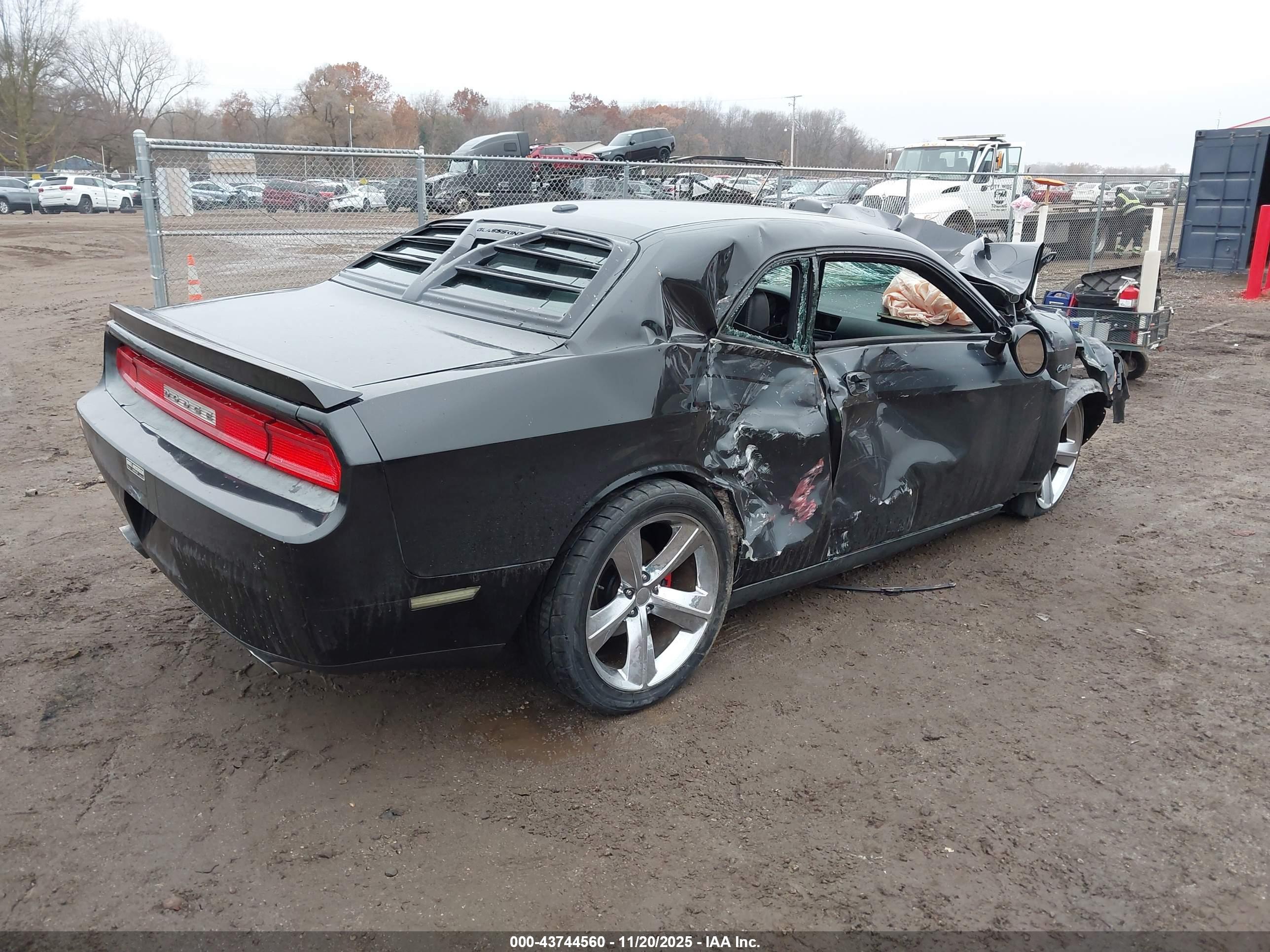 DODGE CHALLENGER image 4