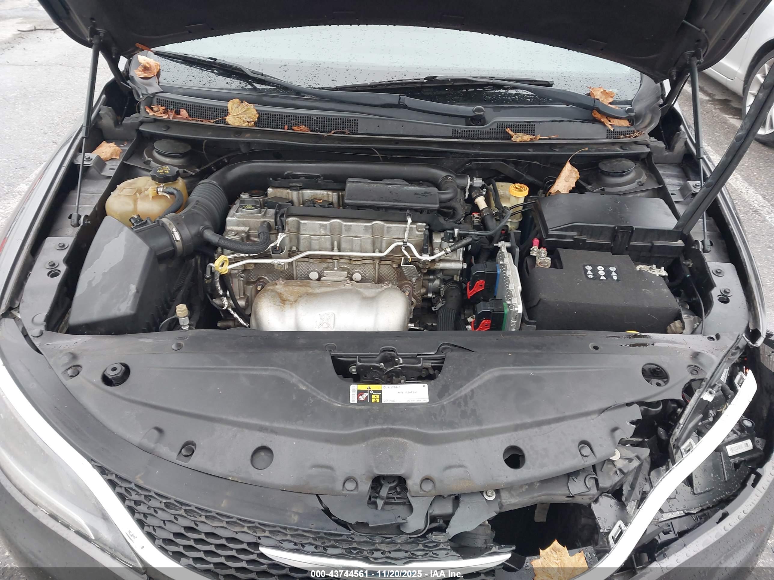 CHRYSLER 200 image 10