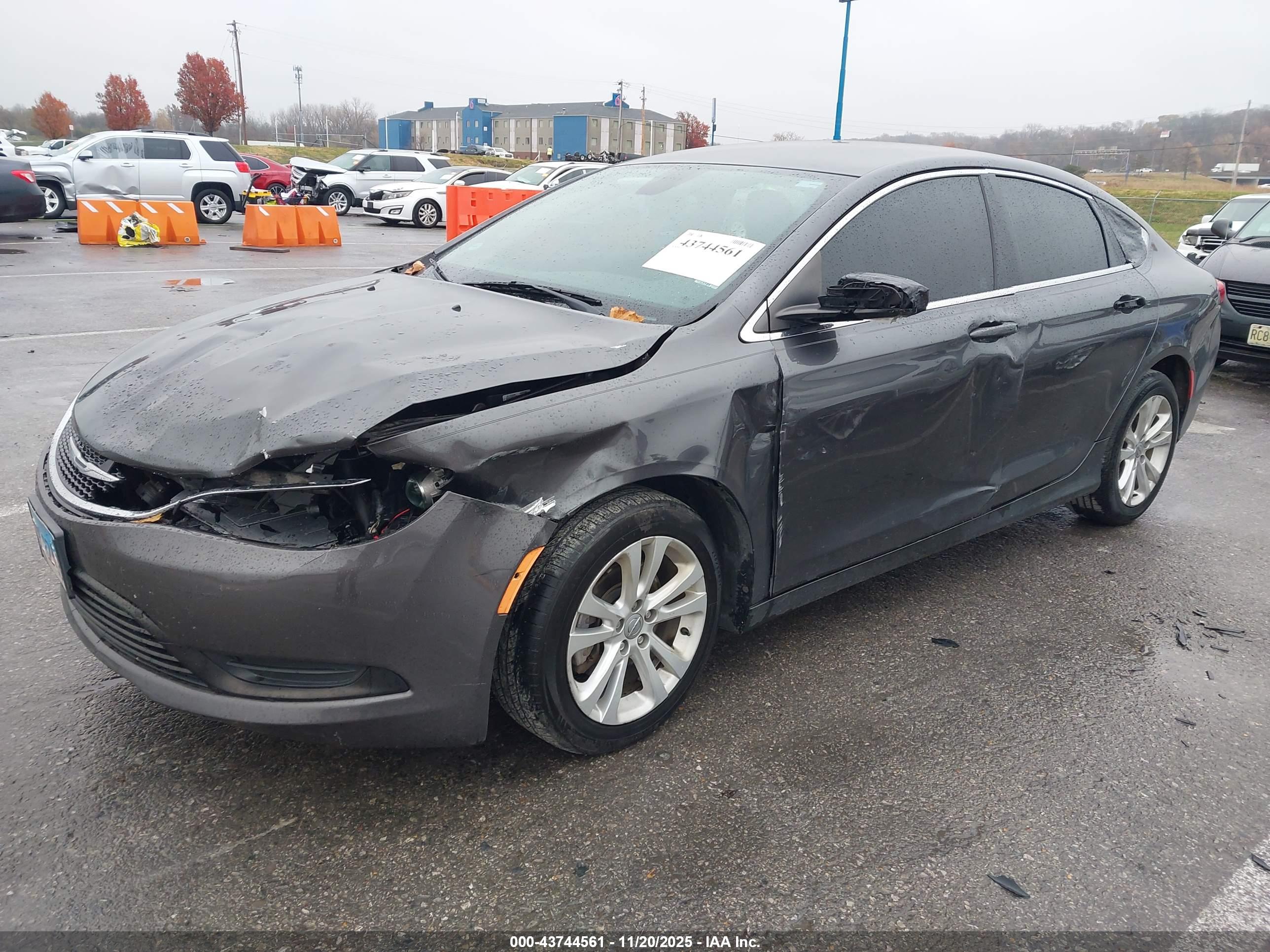 CHRYSLER 200 image 2