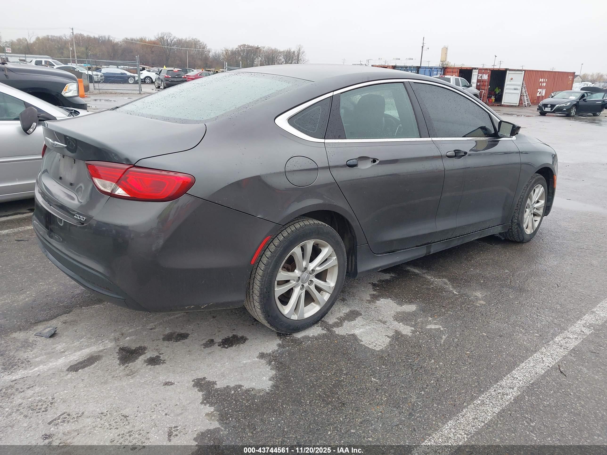 CHRYSLER 200 image 4