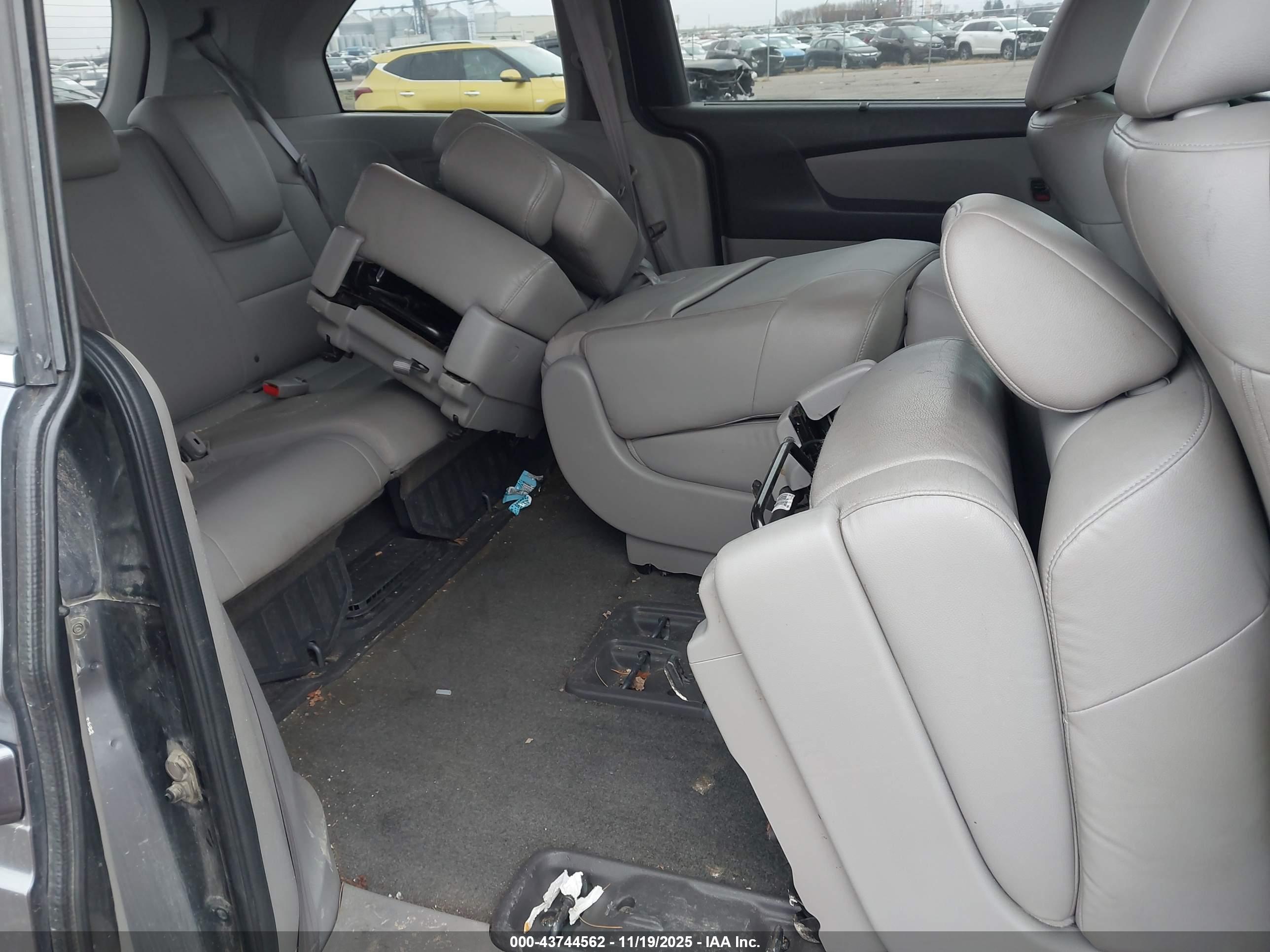 HONDA ODYSSEY image 8