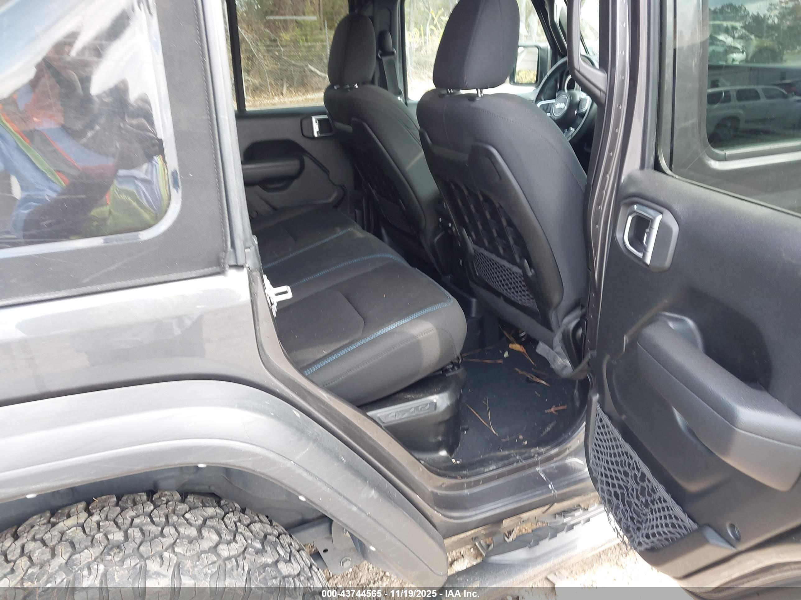 JEEP WRANGLER image 8