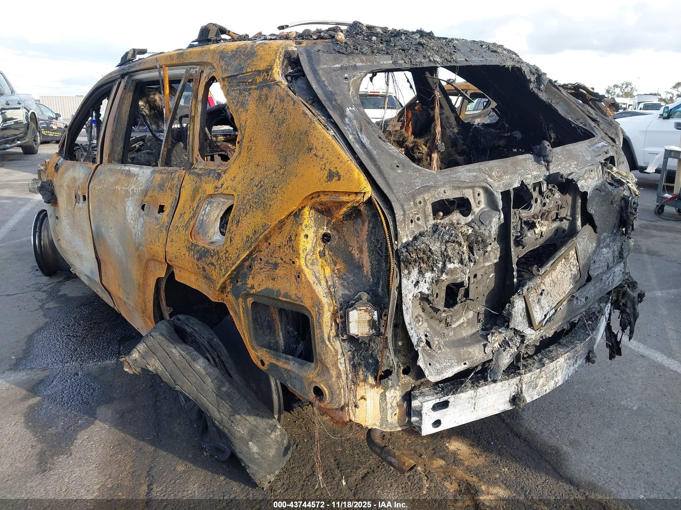TOYOTA RAV4 image 3
