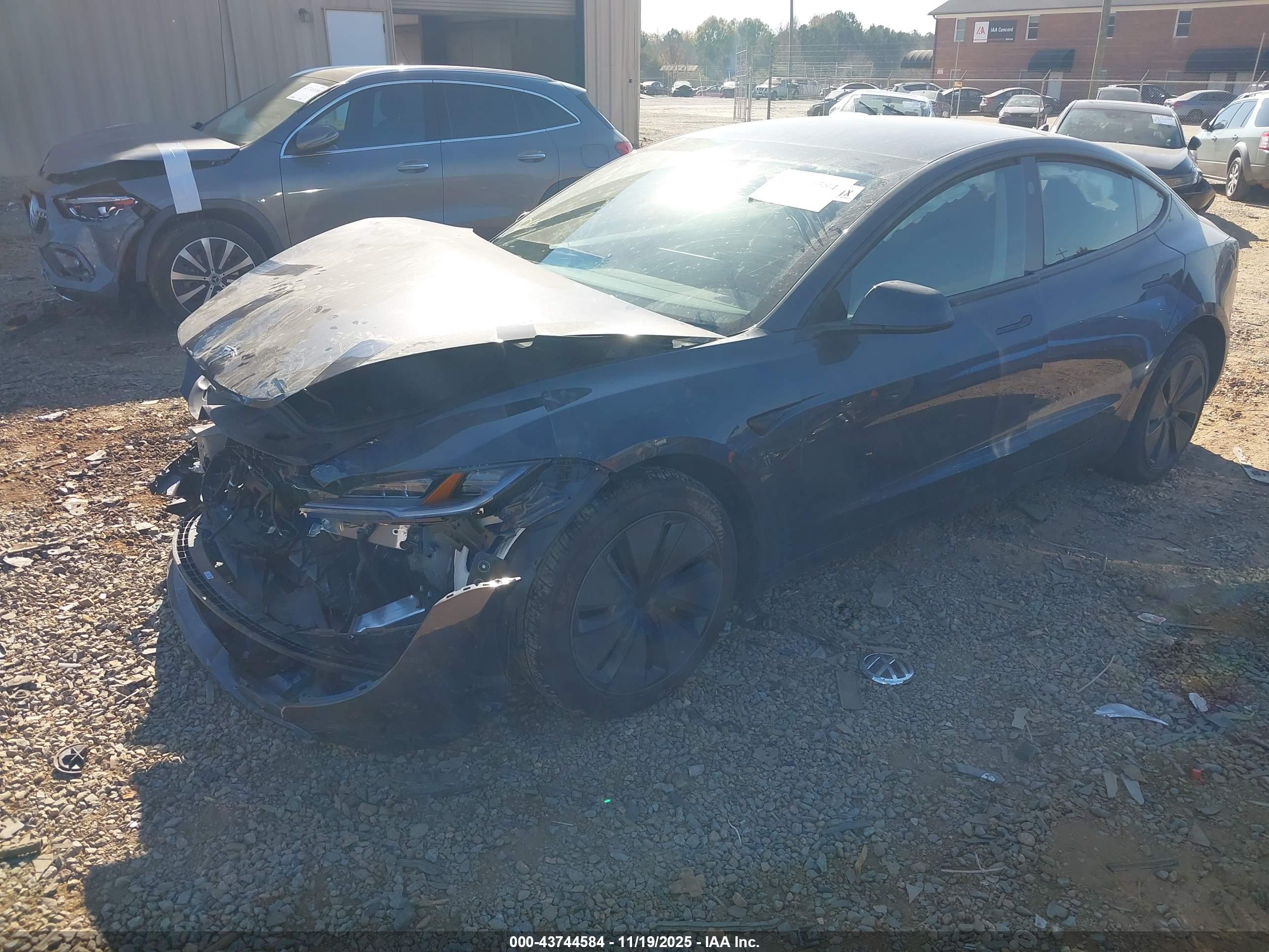 TESLA MODEL image 2