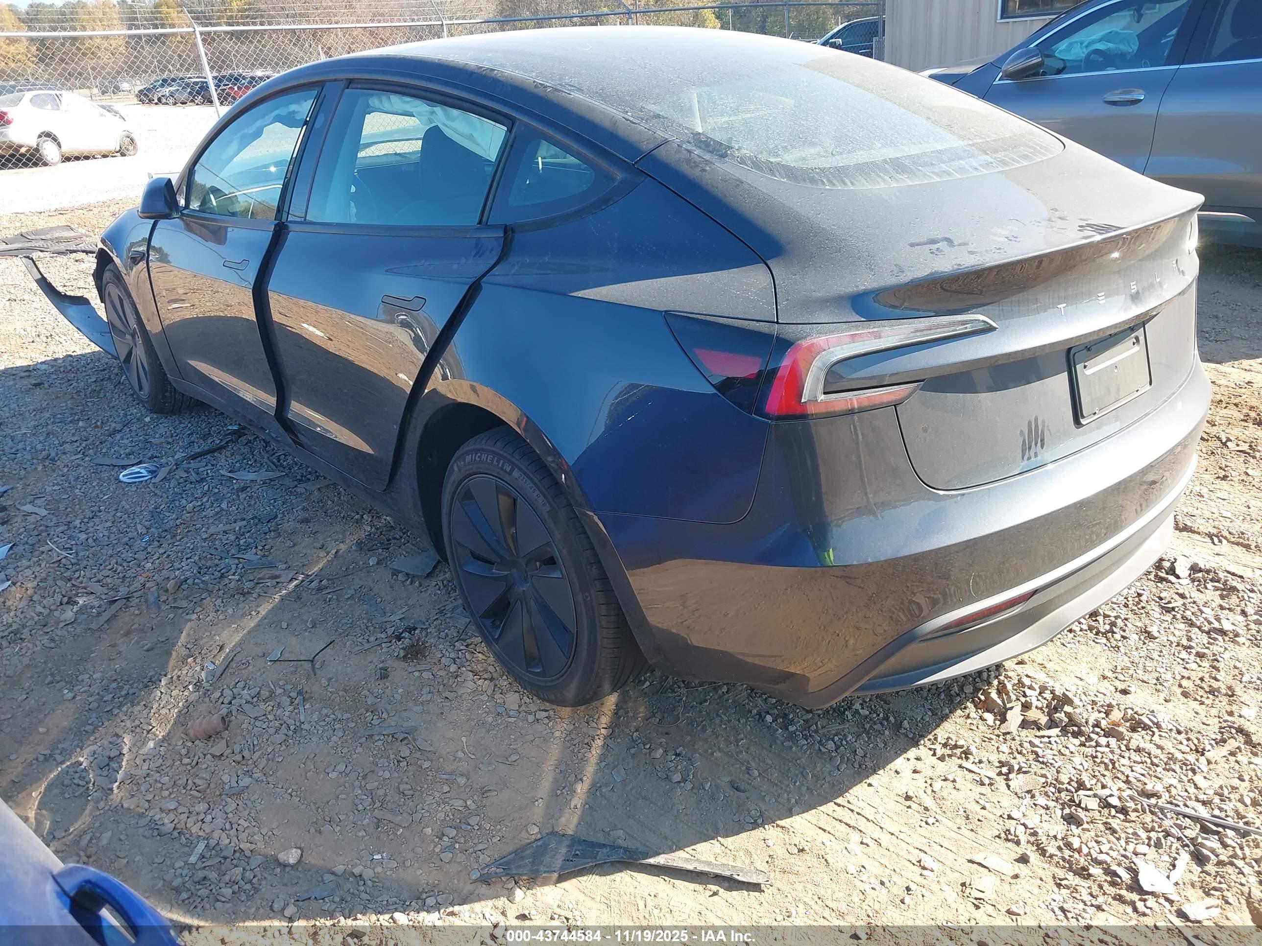 TESLA MODEL image 3