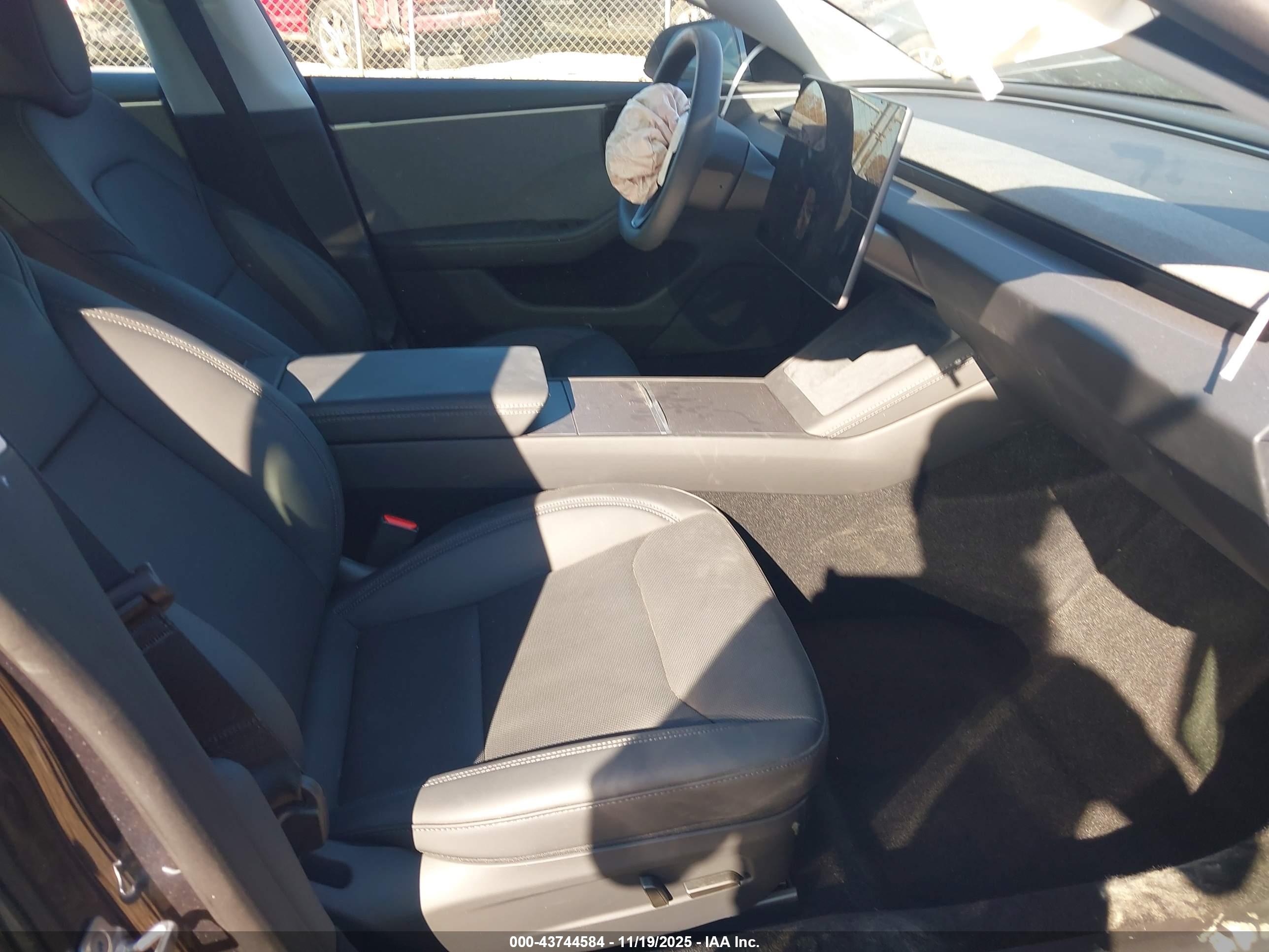 TESLA MODEL image 5