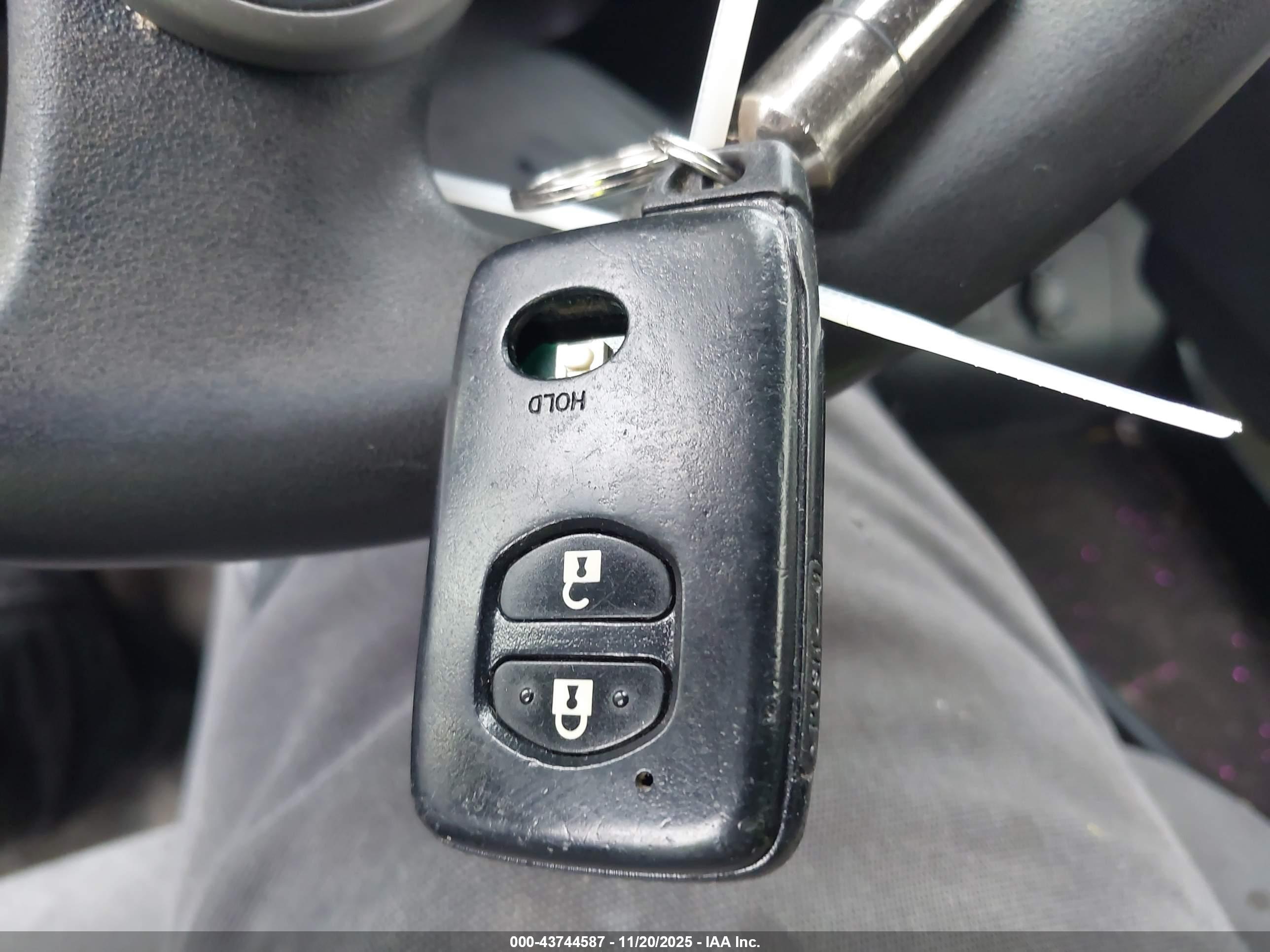 TOYOTA PRIUS image 11