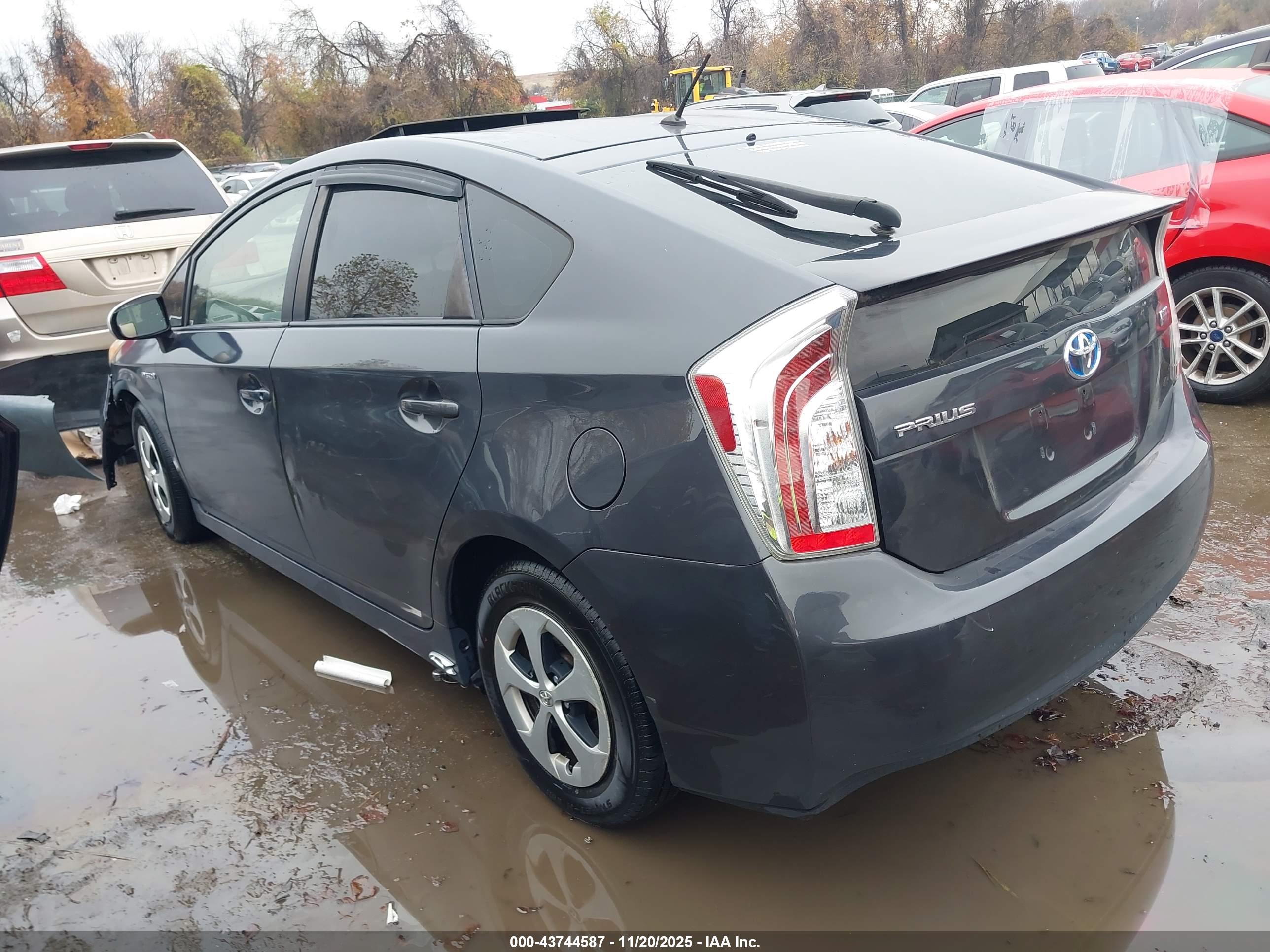 TOYOTA PRIUS image 3