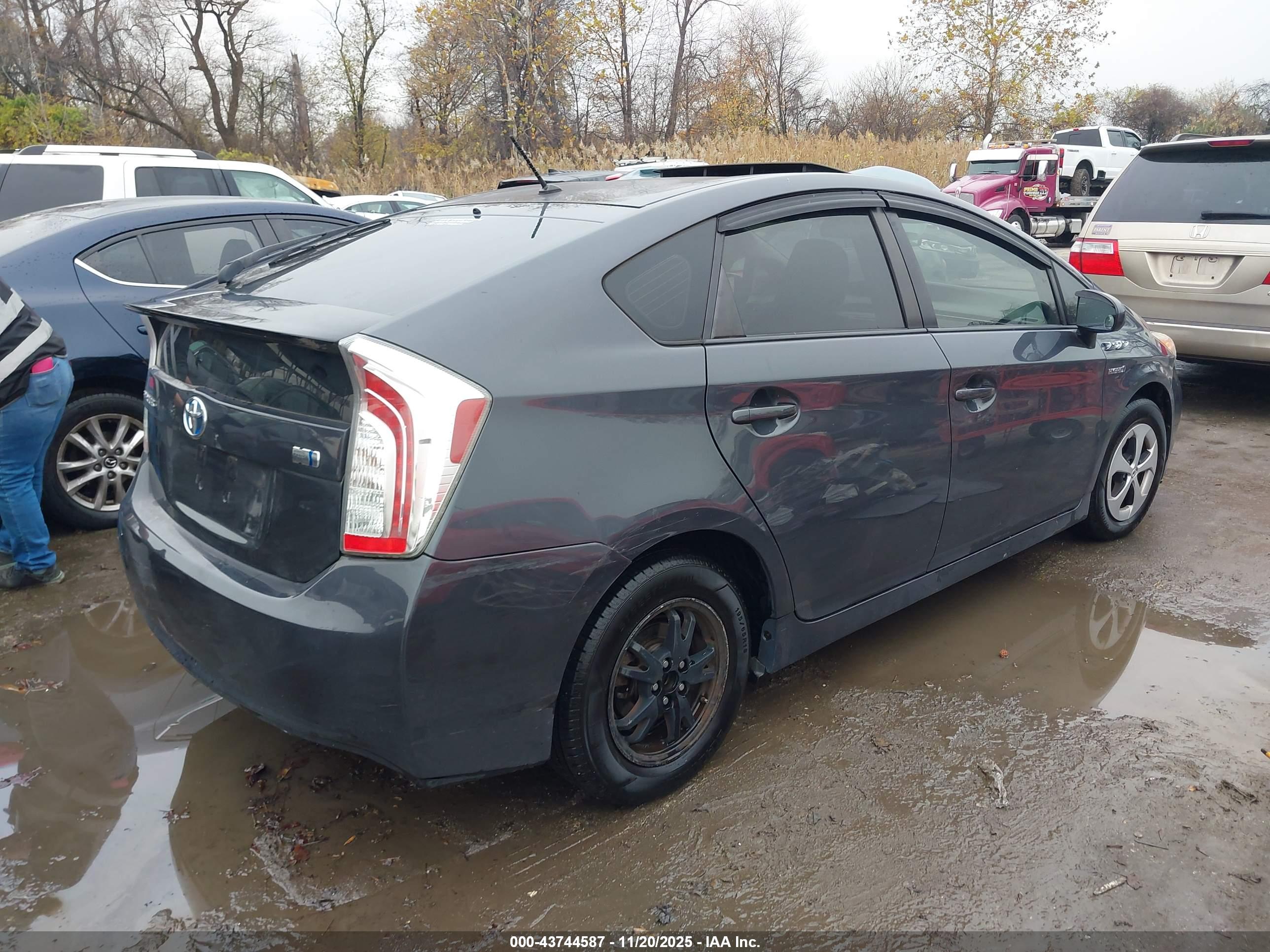 TOYOTA PRIUS image 4