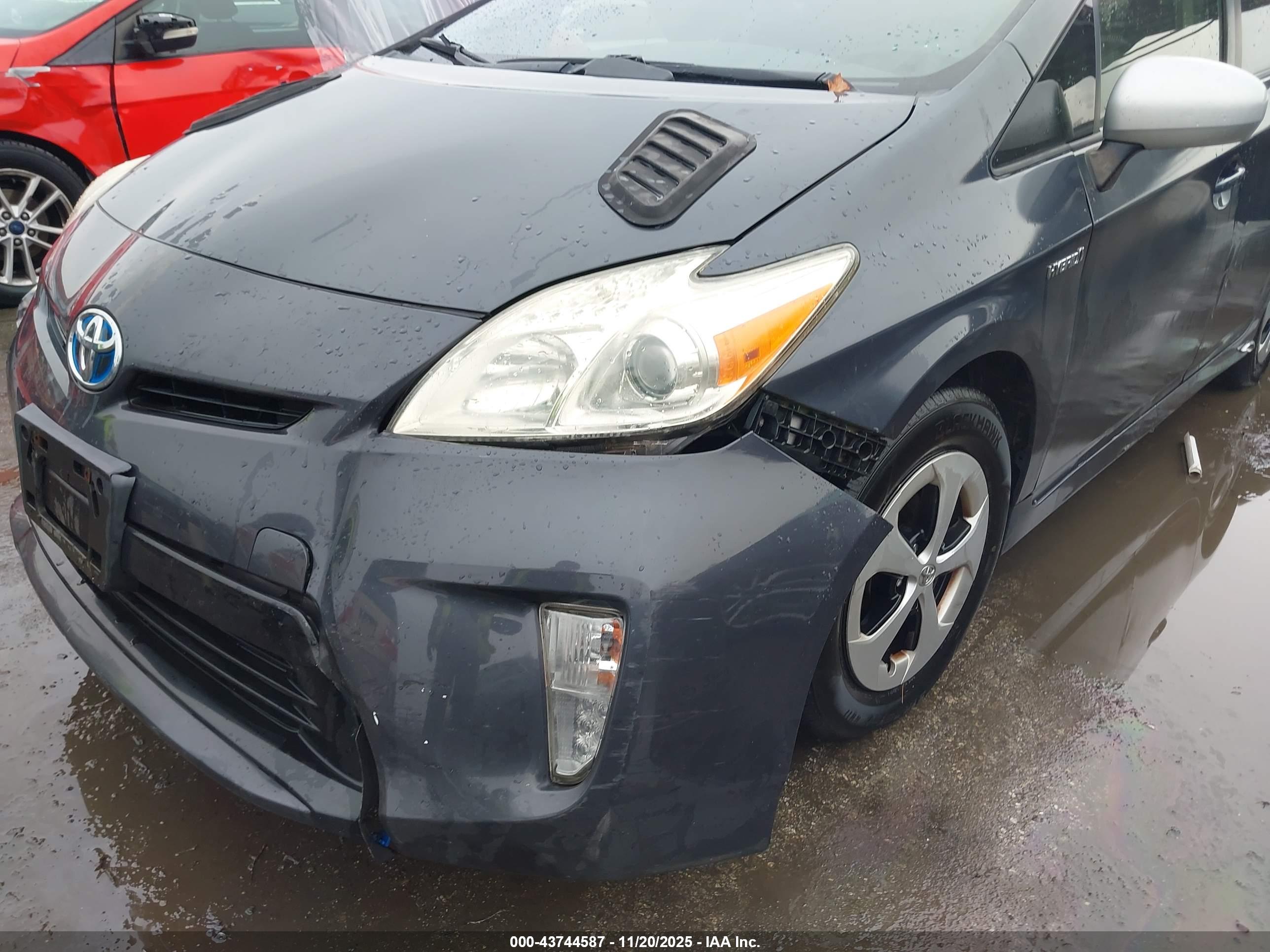 TOYOTA PRIUS image 6