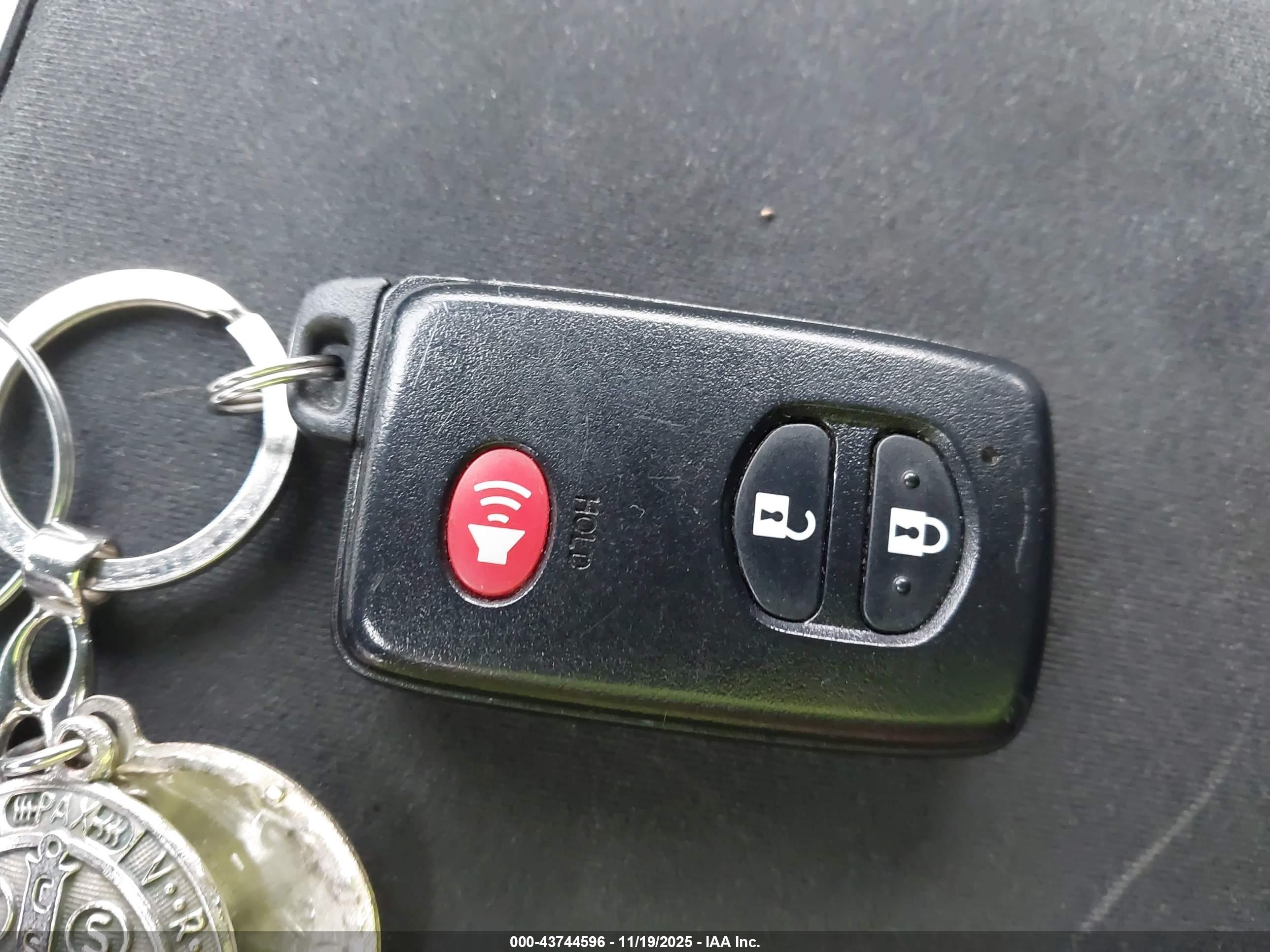 TOYOTA PRIUS image 11