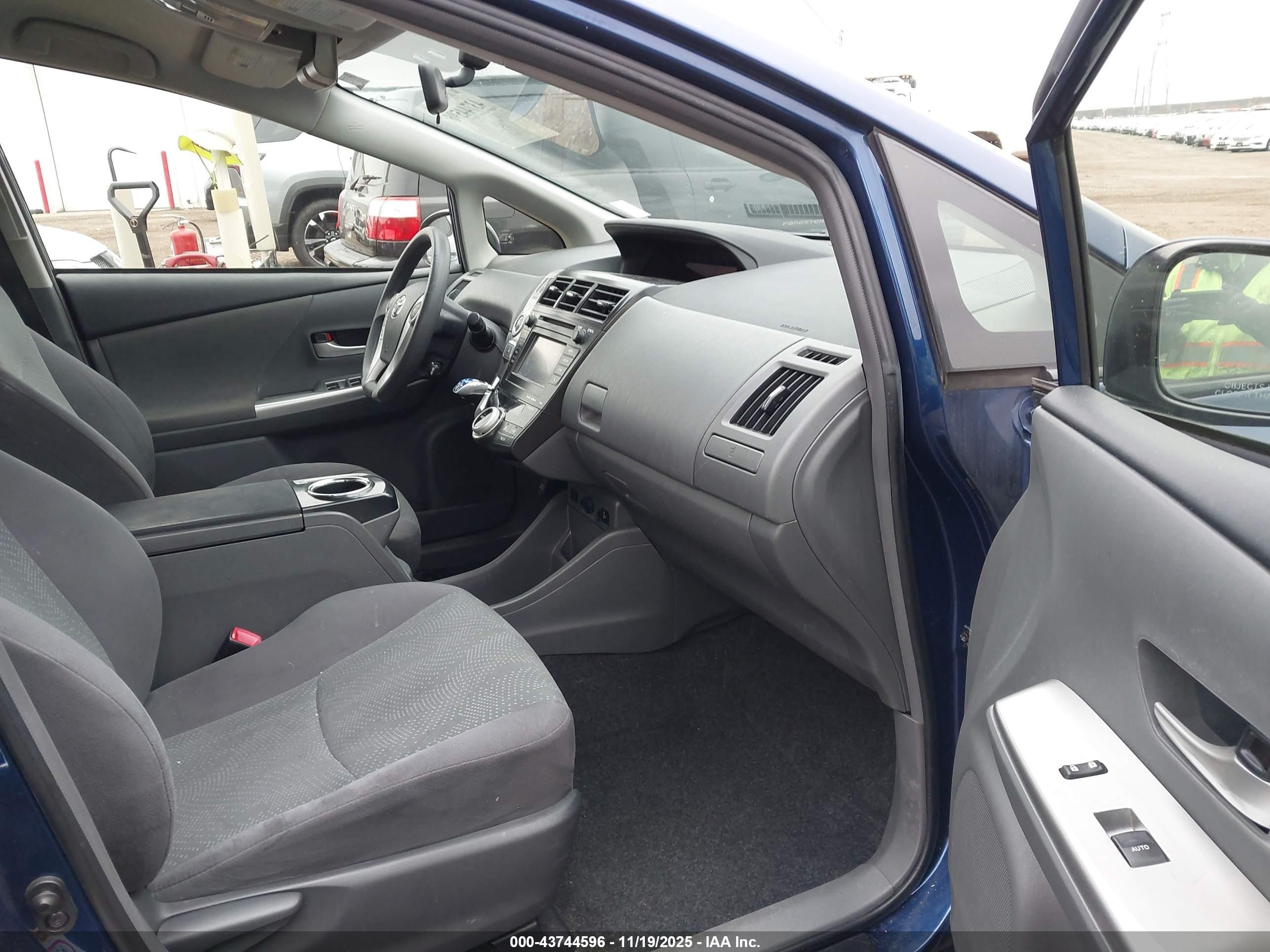 TOYOTA PRIUS image 5