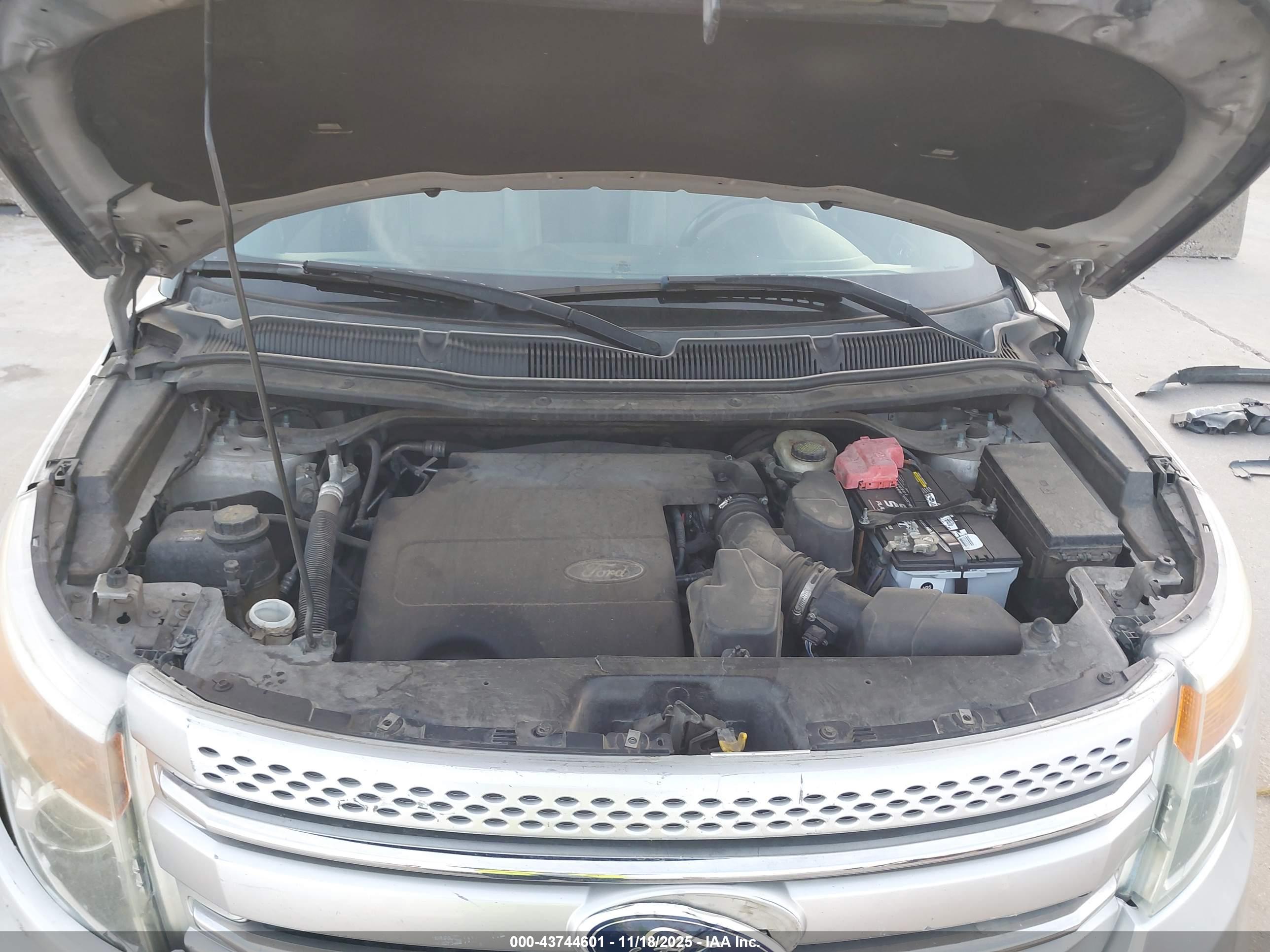 FORD EXPLORER image 10