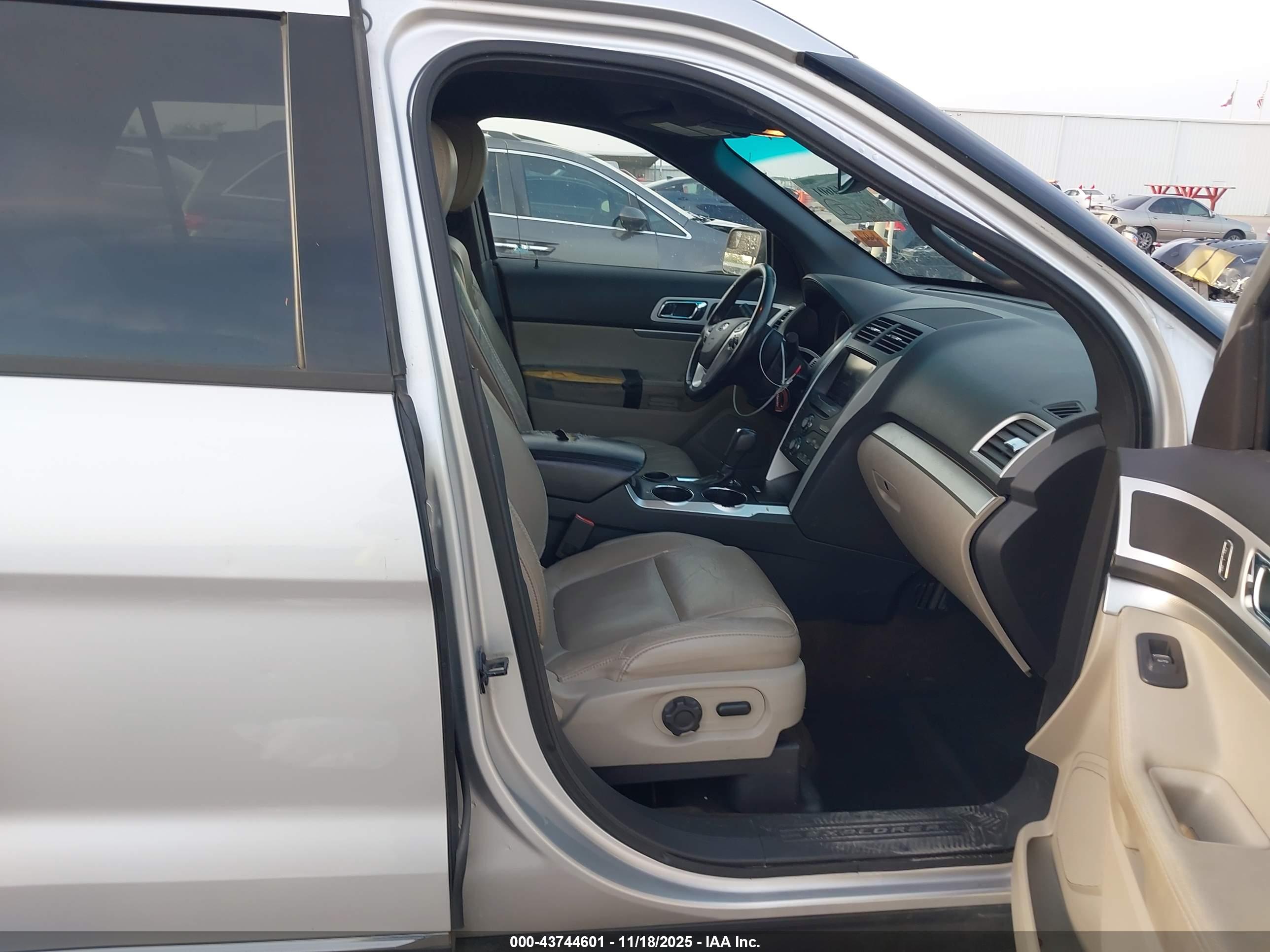 FORD EXPLORER image 5