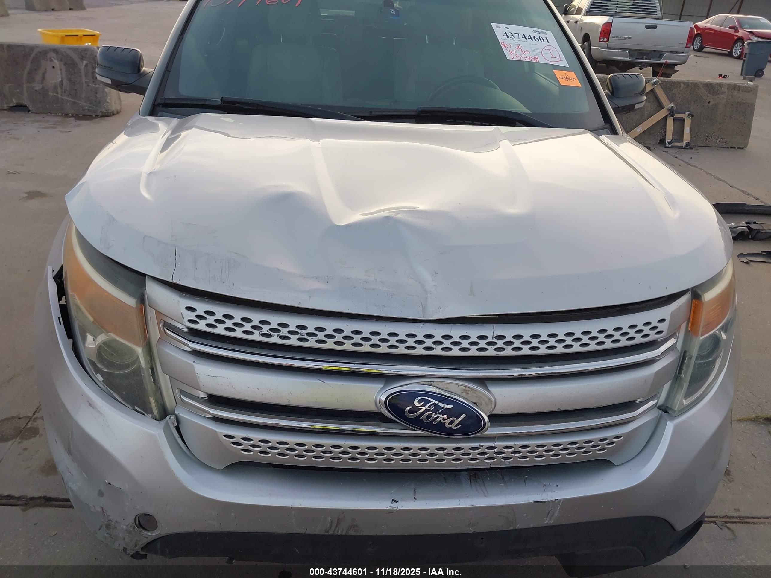 FORD EXPLORER image 6