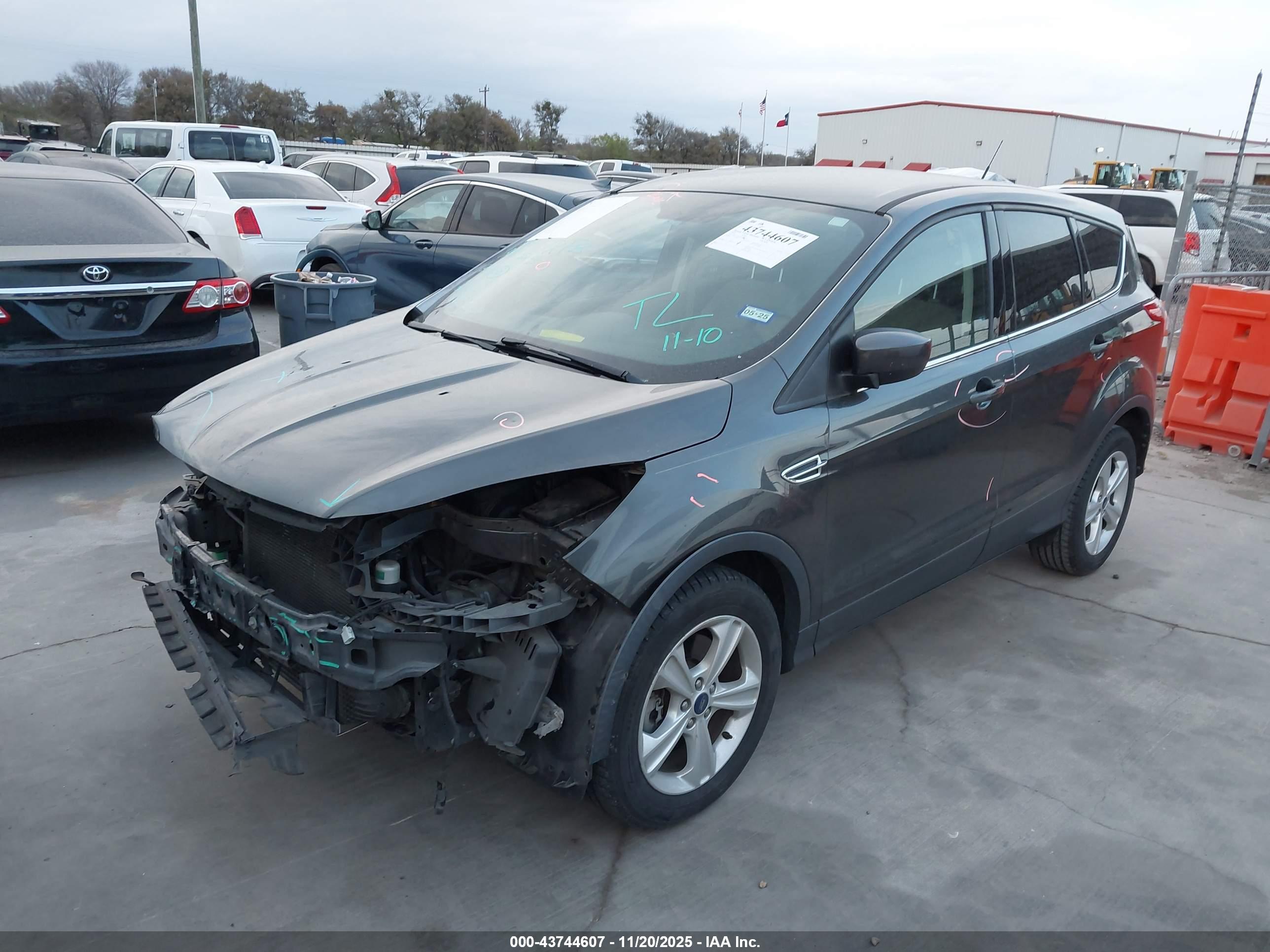 FORD ESCAPE image 2