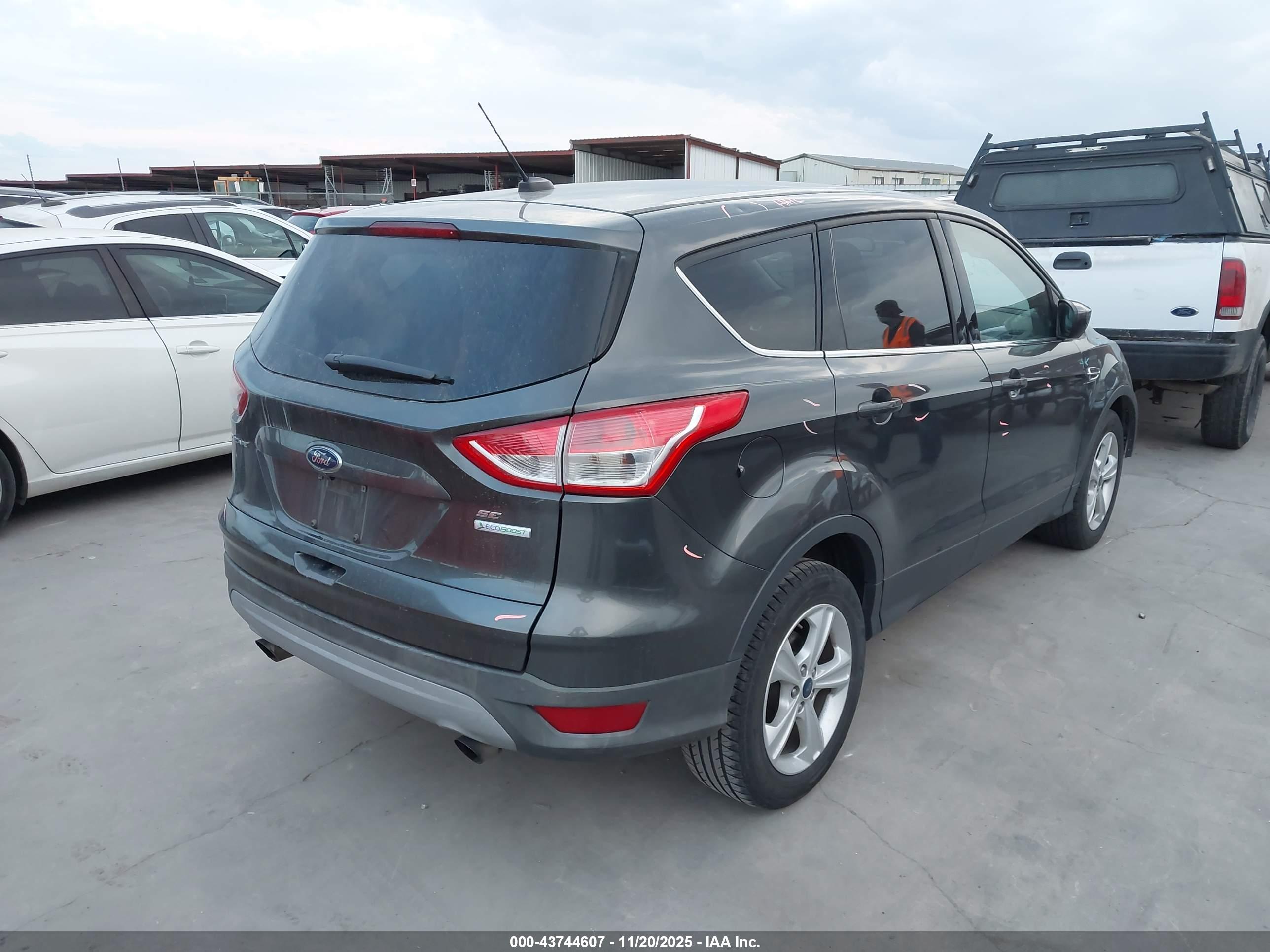 FORD ESCAPE image 4