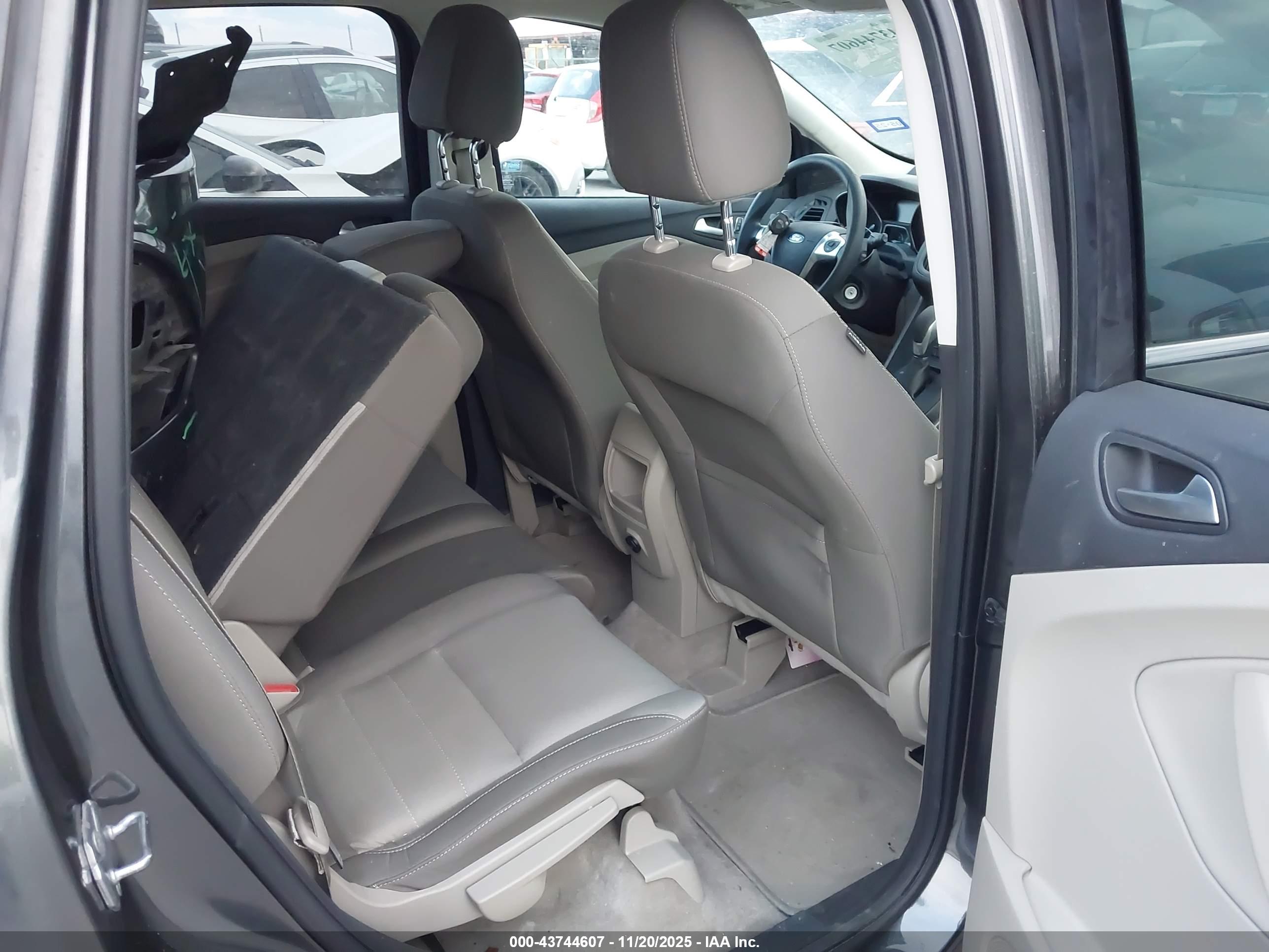 FORD ESCAPE image 8