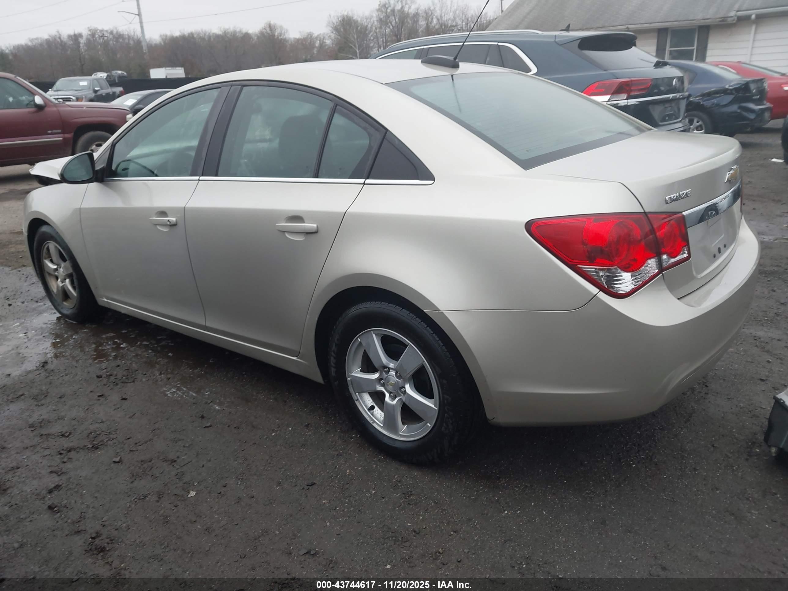 CHEVROLET CRUZE image 3