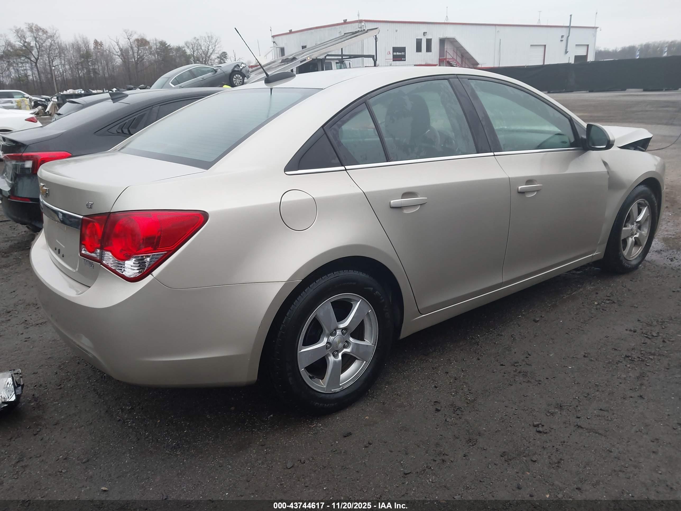 CHEVROLET CRUZE image 4