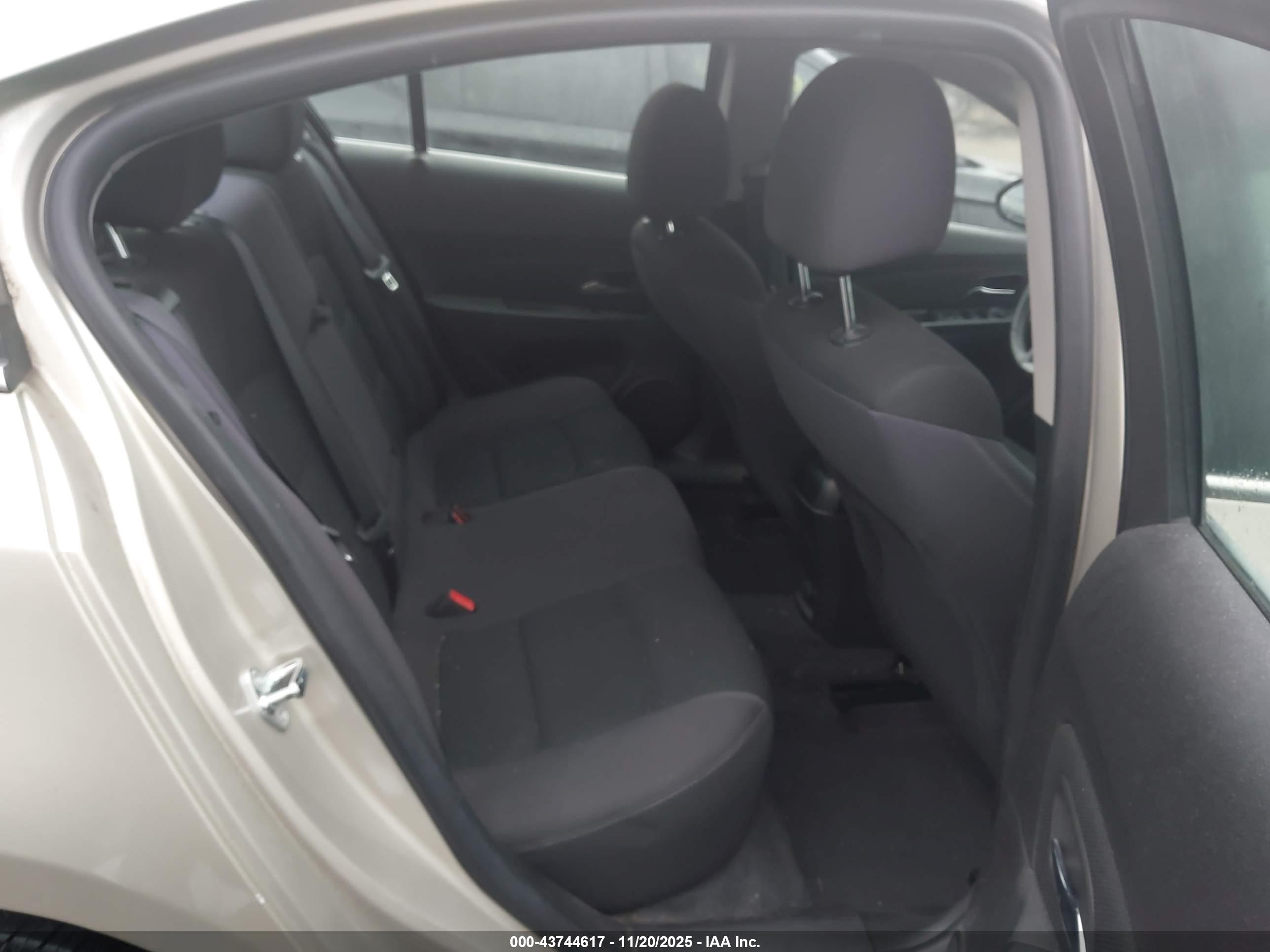 CHEVROLET CRUZE image 8
