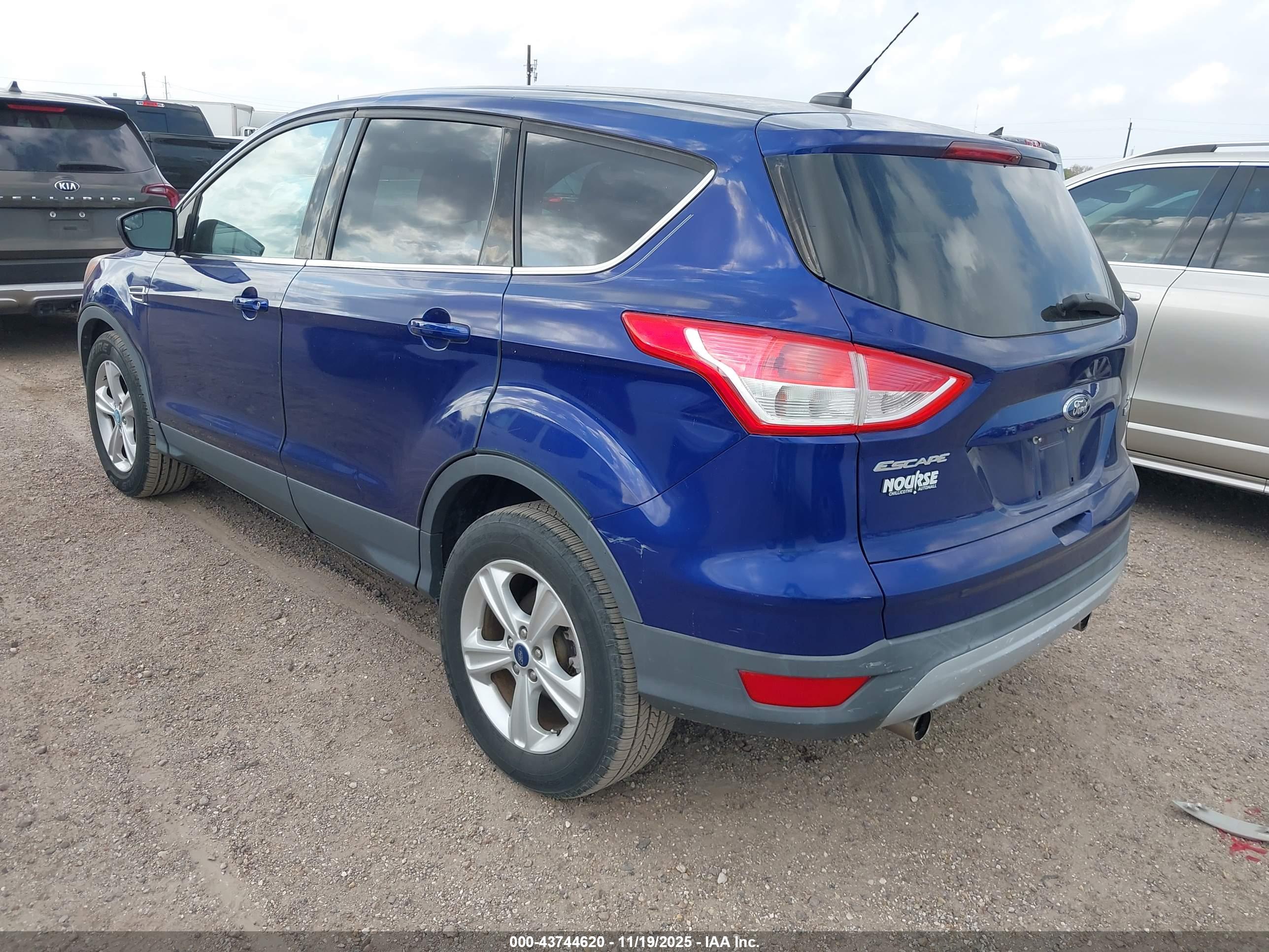 FORD ESCAPE image 3