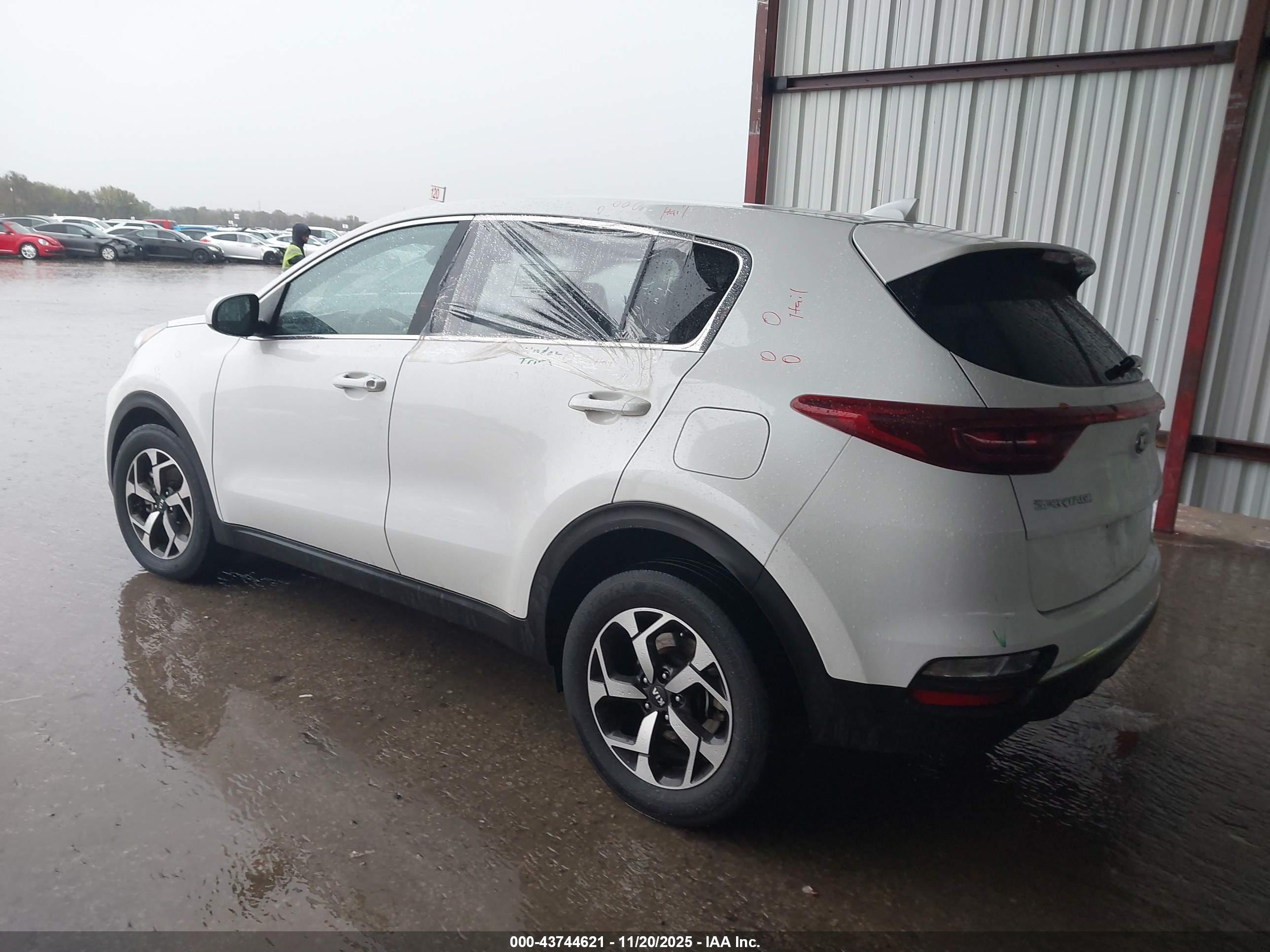 KIA SPORTAGE image 3