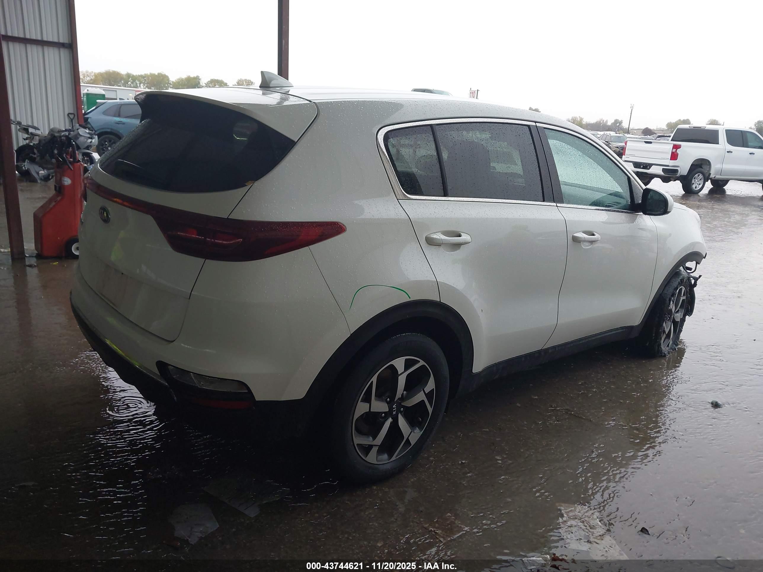 KIA SPORTAGE image 4
