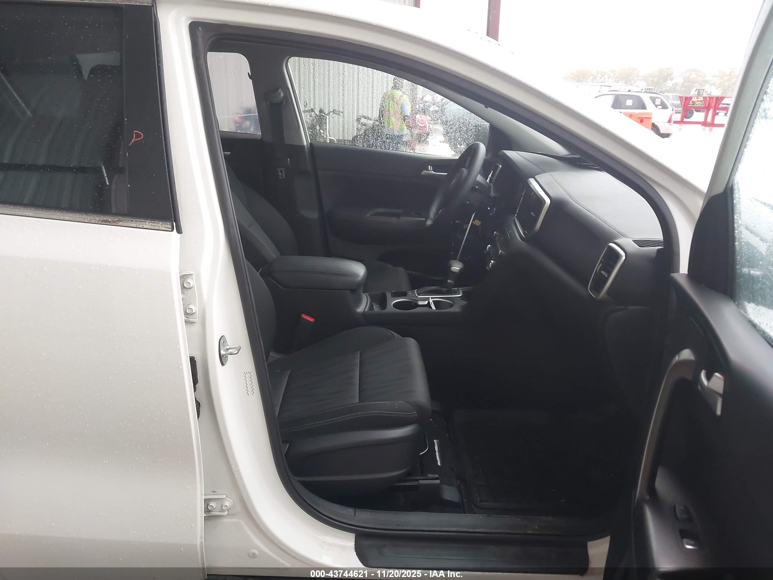 KIA SPORTAGE image 5