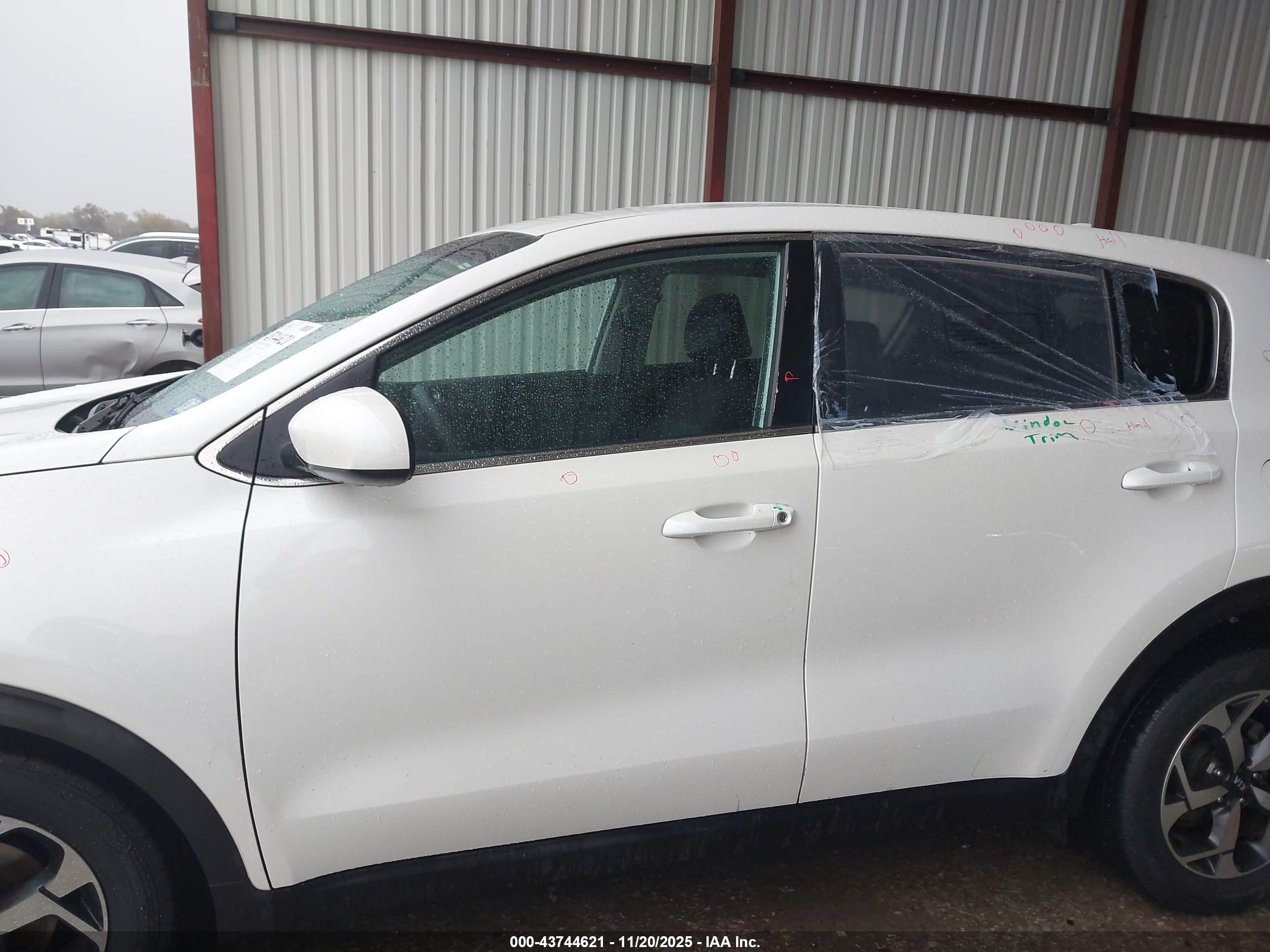 KIA SPORTAGE image 6