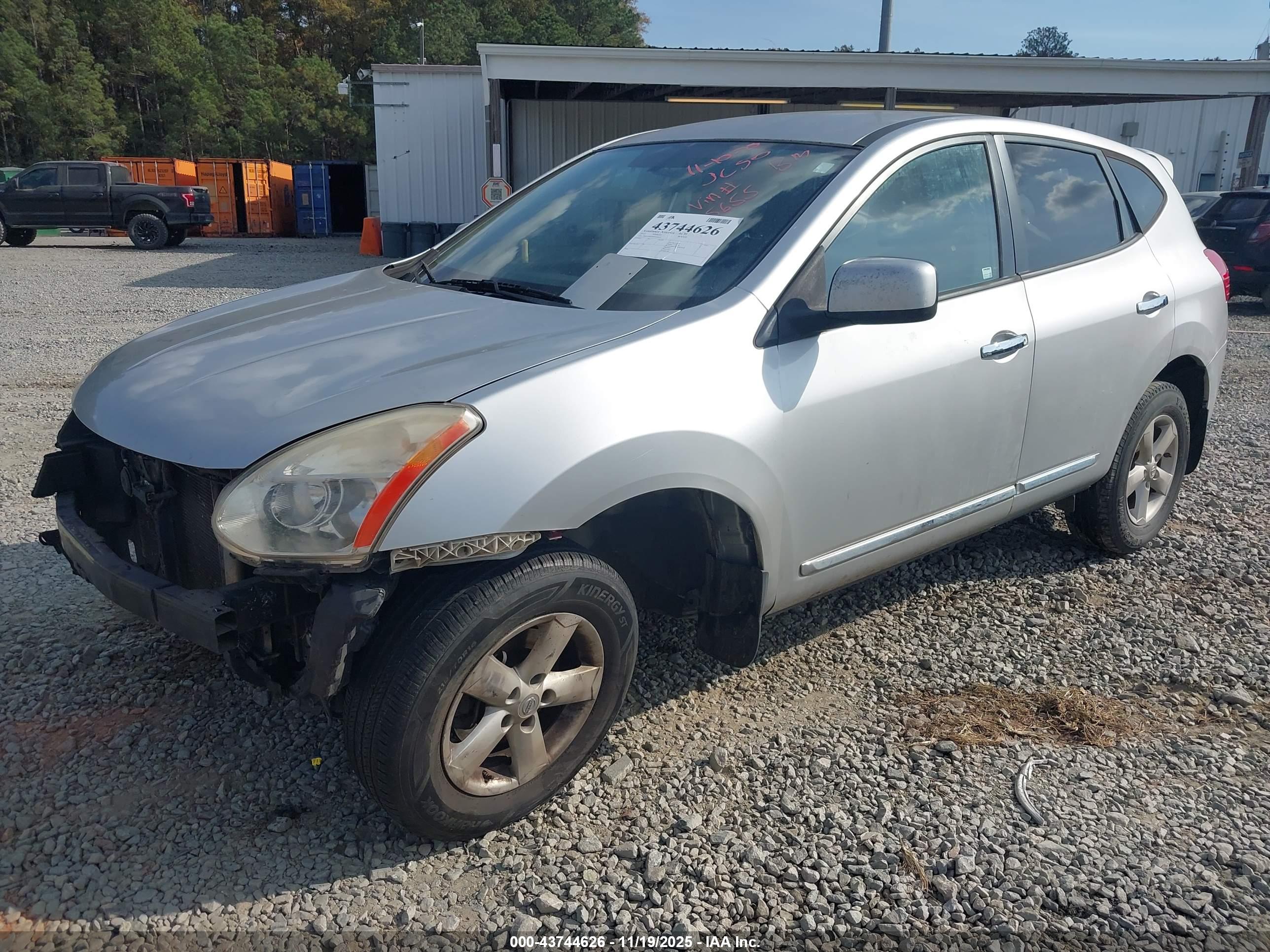NISSAN ROGUE image 2