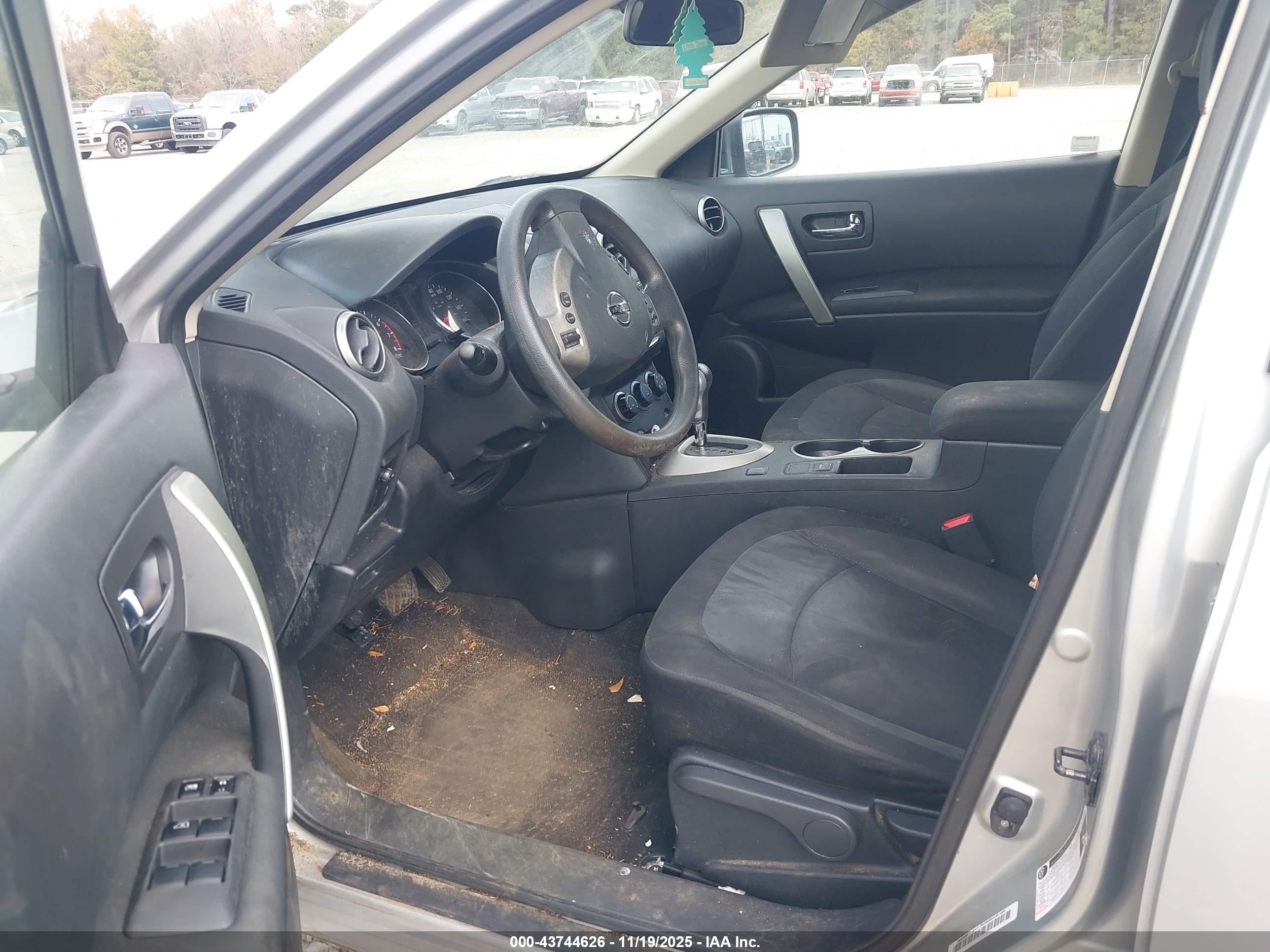 NISSAN ROGUE image 5