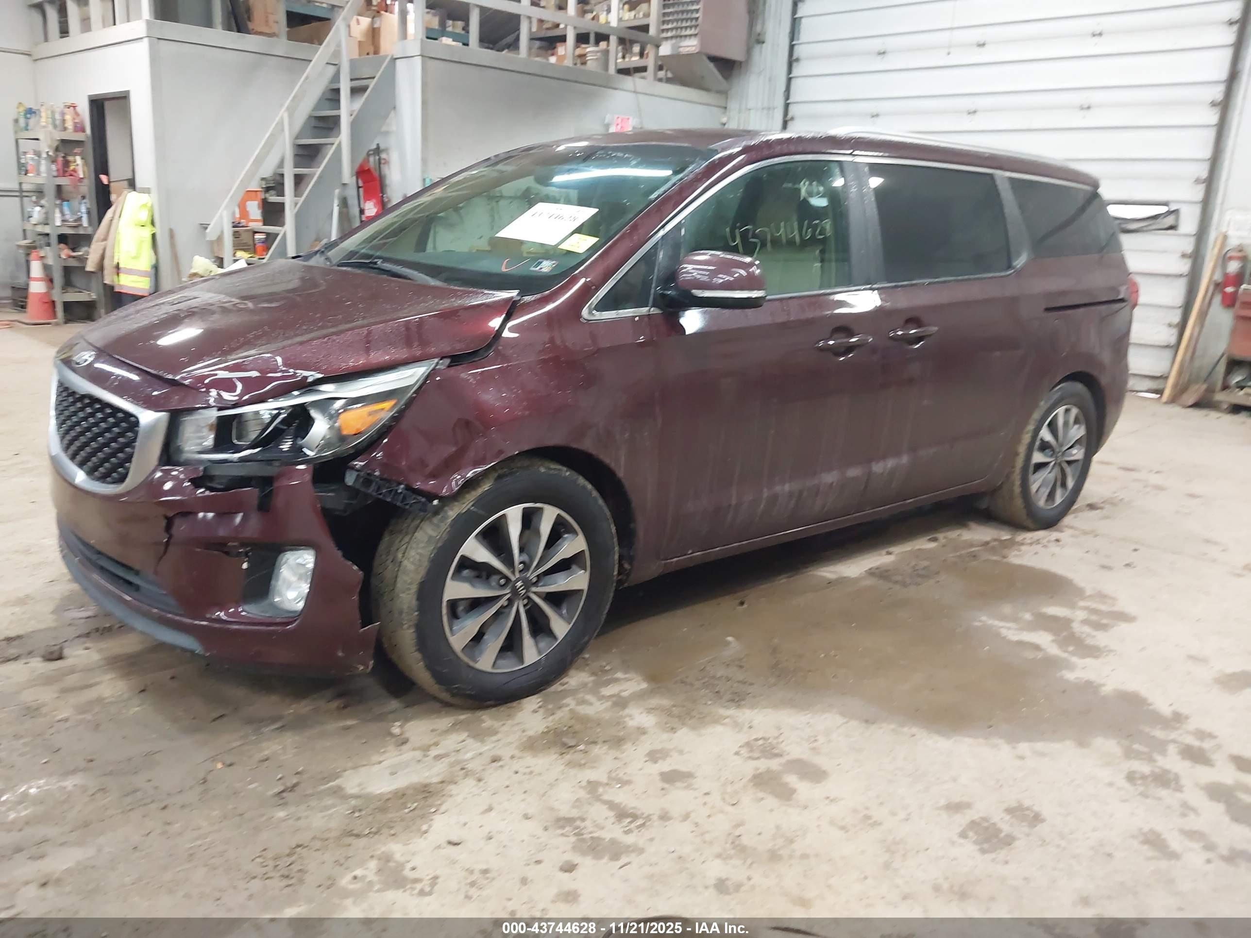 KIA SEDONA image 2