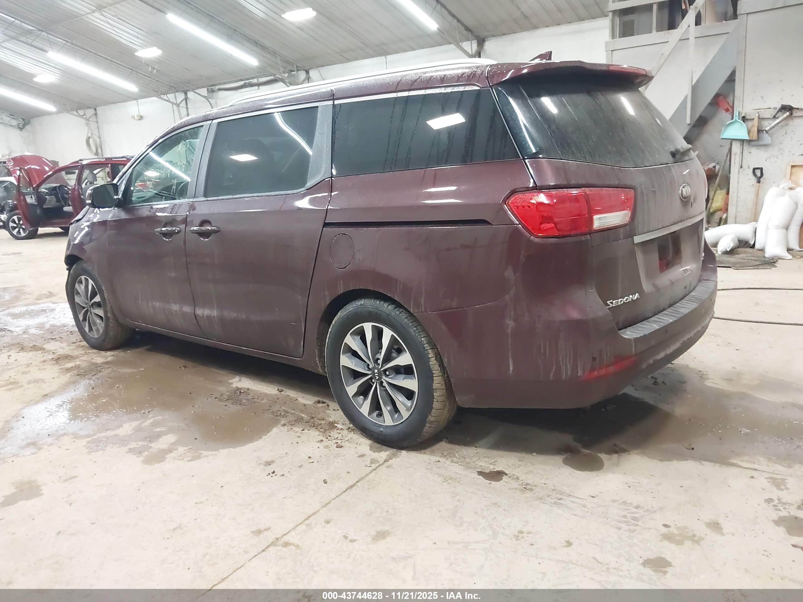 KIA SEDONA image 3