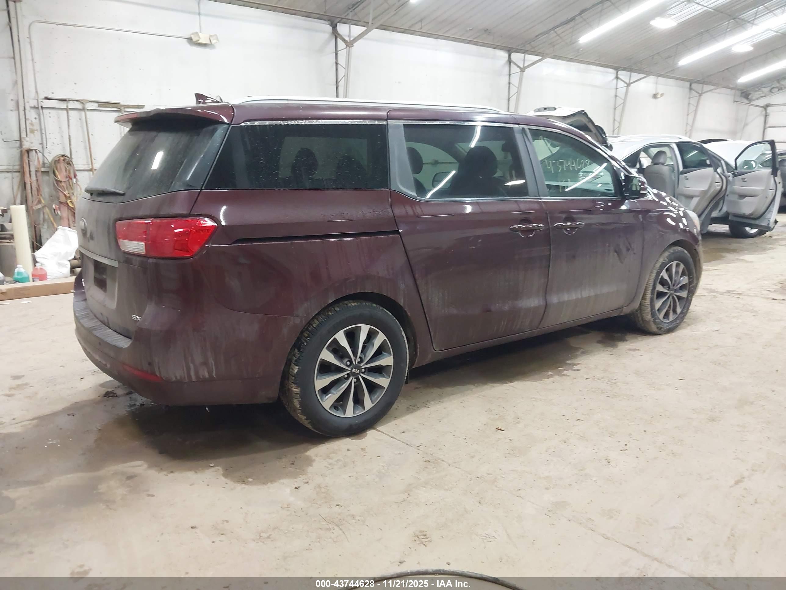 KIA SEDONA image 4
