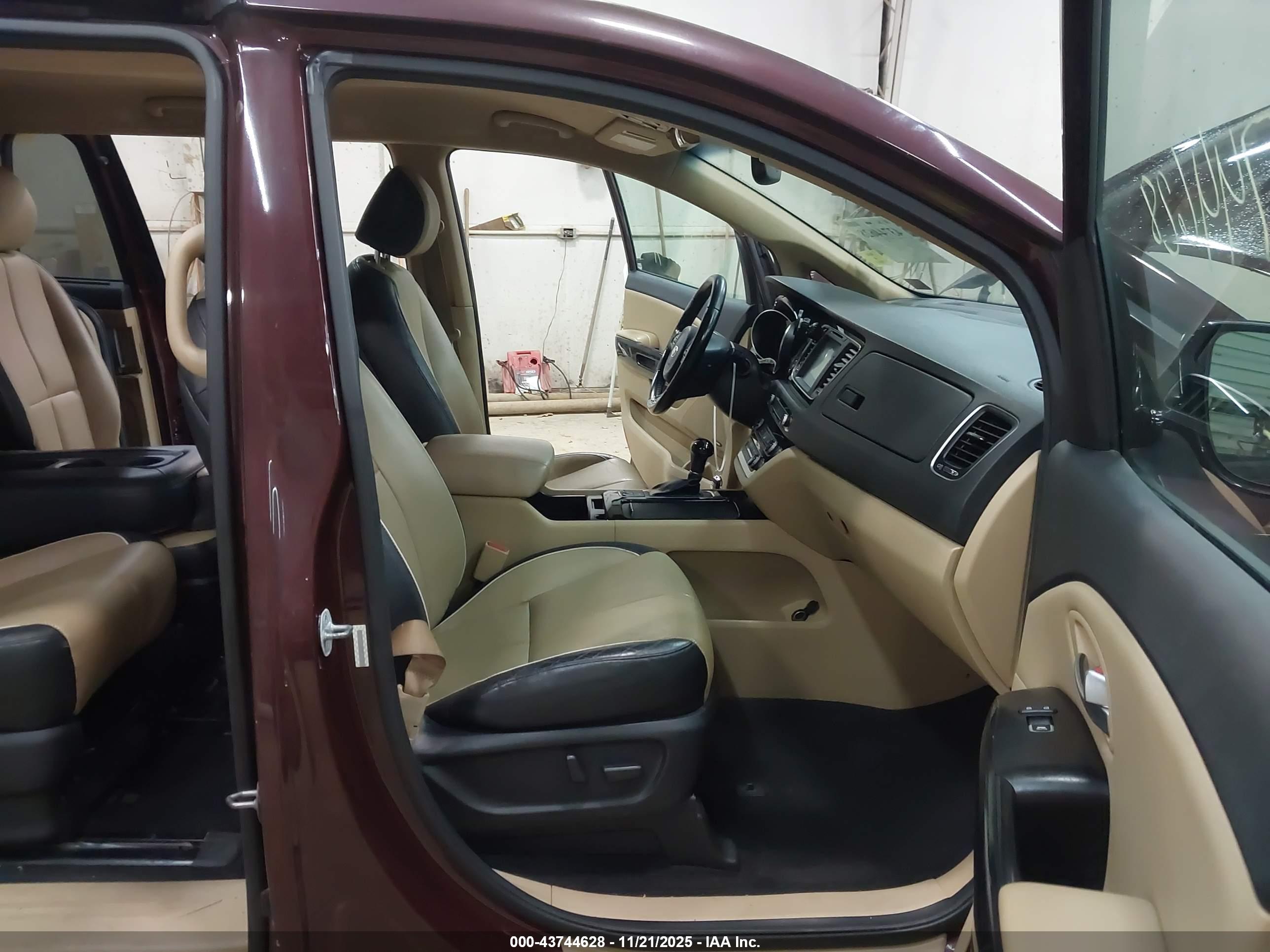 KIA SEDONA image 5
